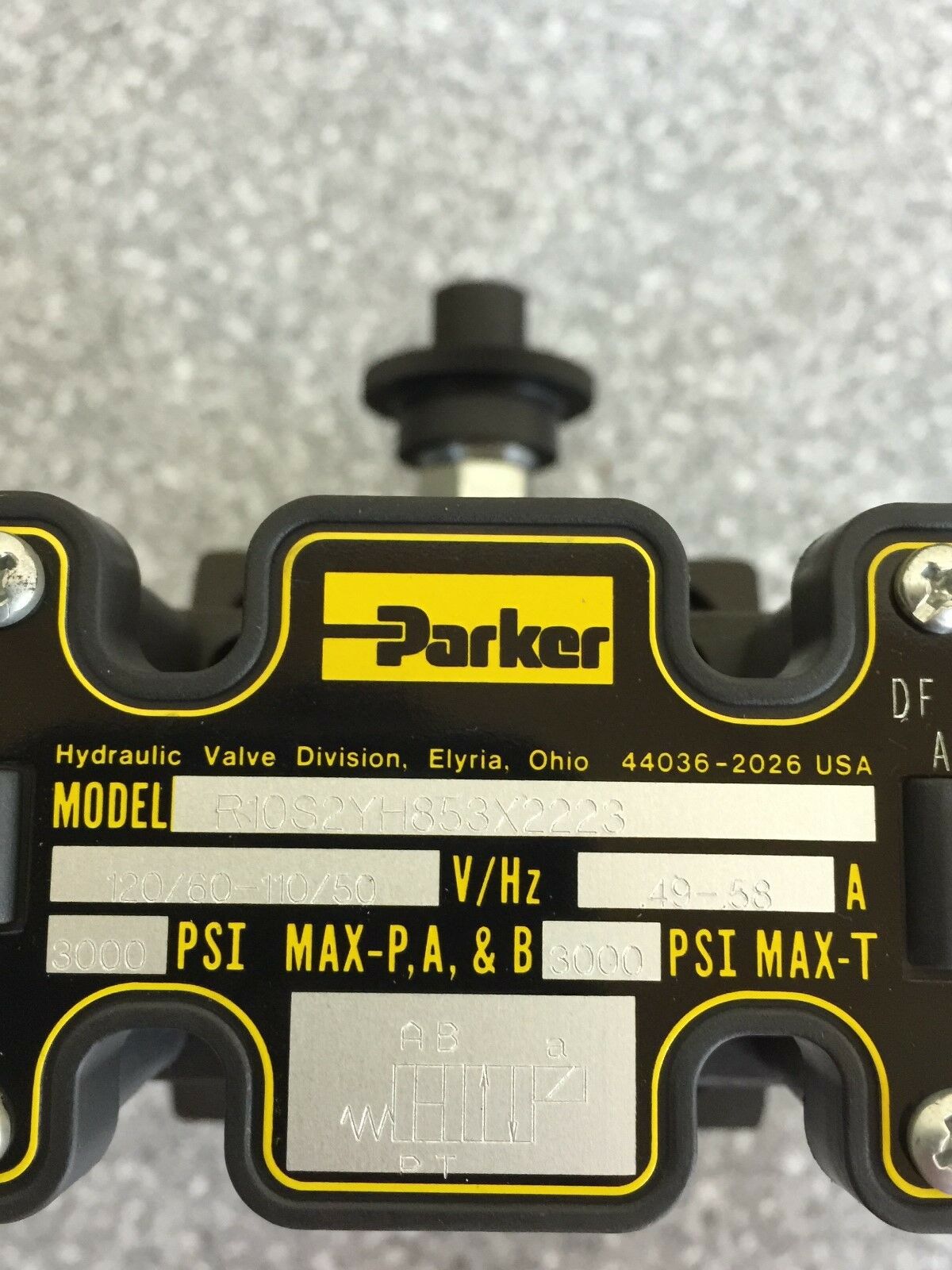 NEW IN BOX PARKER 110/120V HYDRAULIC SOLENOID VALVE R10S2YH853X2223