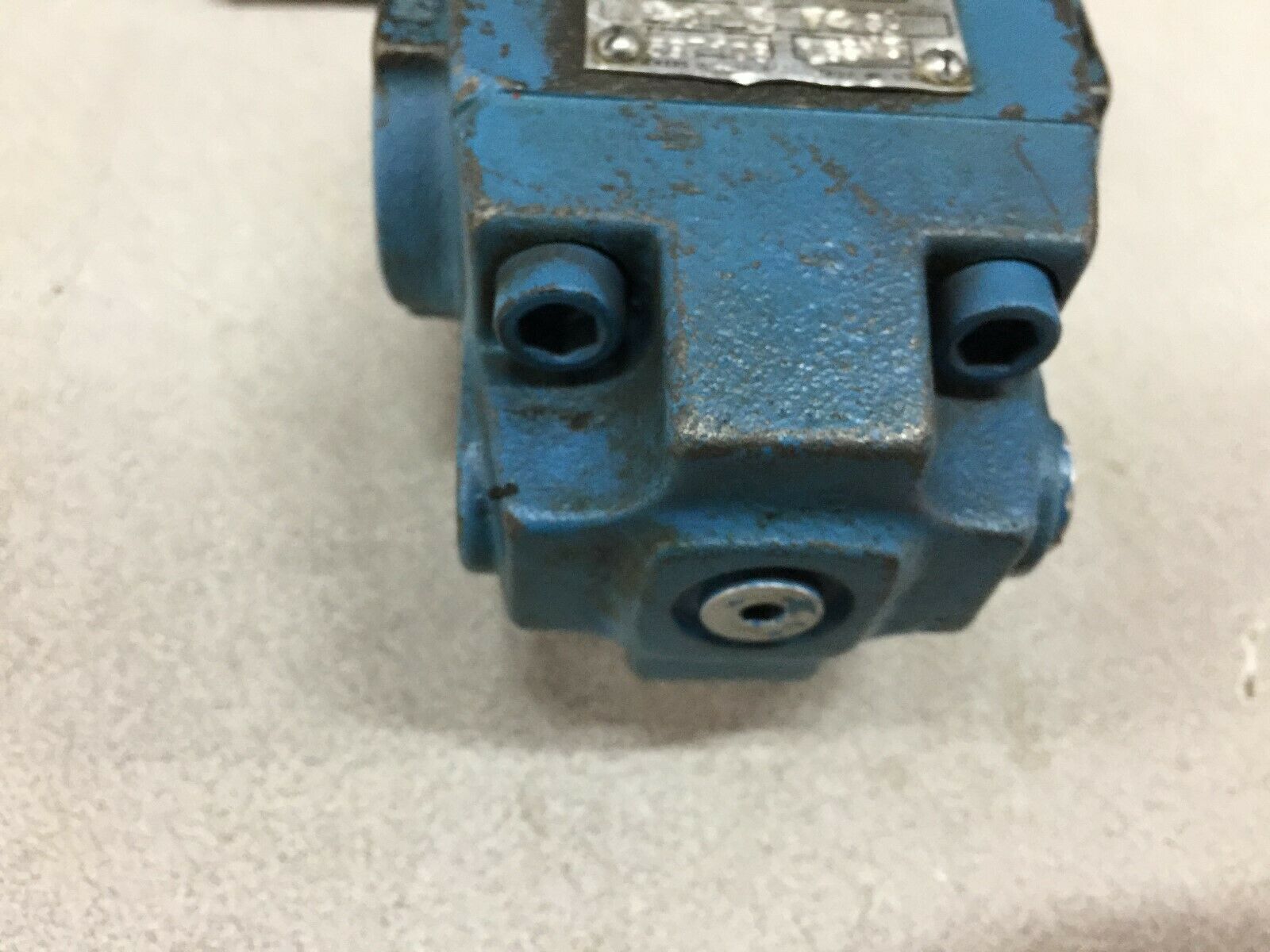 NEW NO BOX VICKERS 475-2000PSI PRESSURE CONTROL VALVE RCT 06 54 30