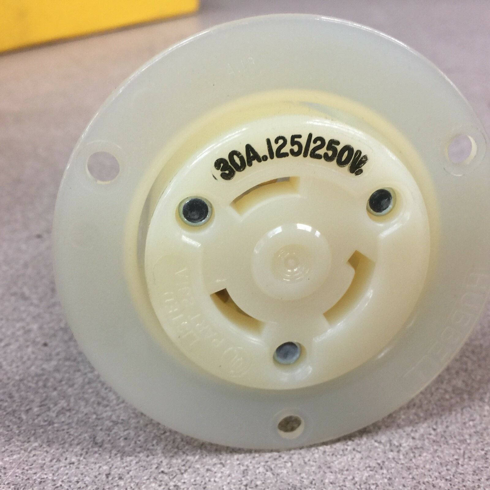 NEW IN BOX 9 EA TWIST LOCK INSULGRIP 30 AMP 3 WIRE RECEPTICAL 3335C