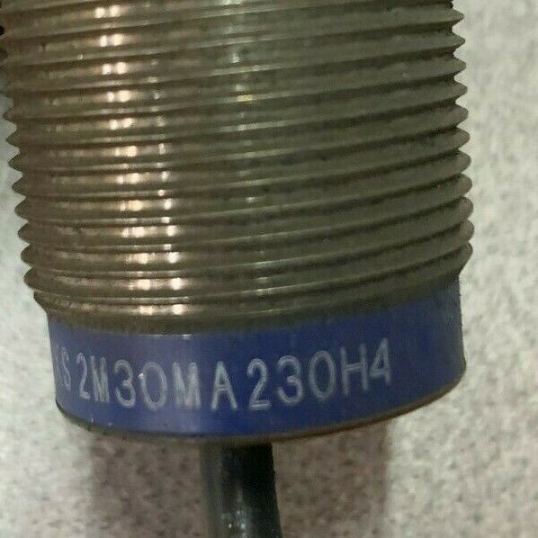 NEW NO BOX TELEMECANIQUE SENSOR XS2M30MA230H4