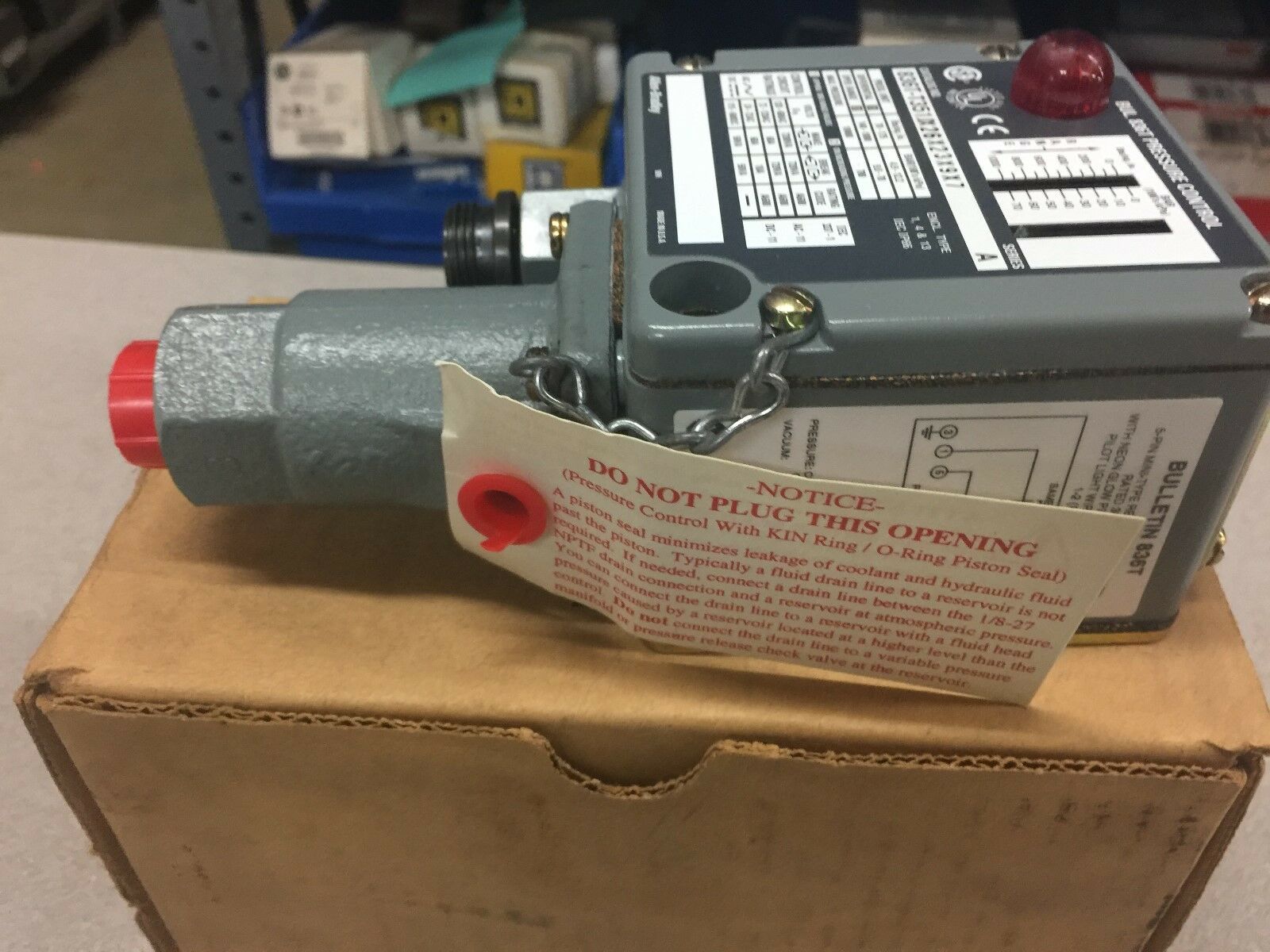 NEW IN BOX ALLEN BRADLEY PRESSURE CONTROL SWITCH 836T-T251JX26X23X9X7