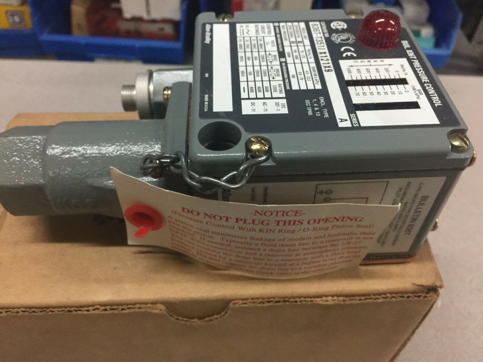 NEW IN BOX ALLEN BRADLEY PRESSURE CONTROL SWITCH 836T-T251JX12X9