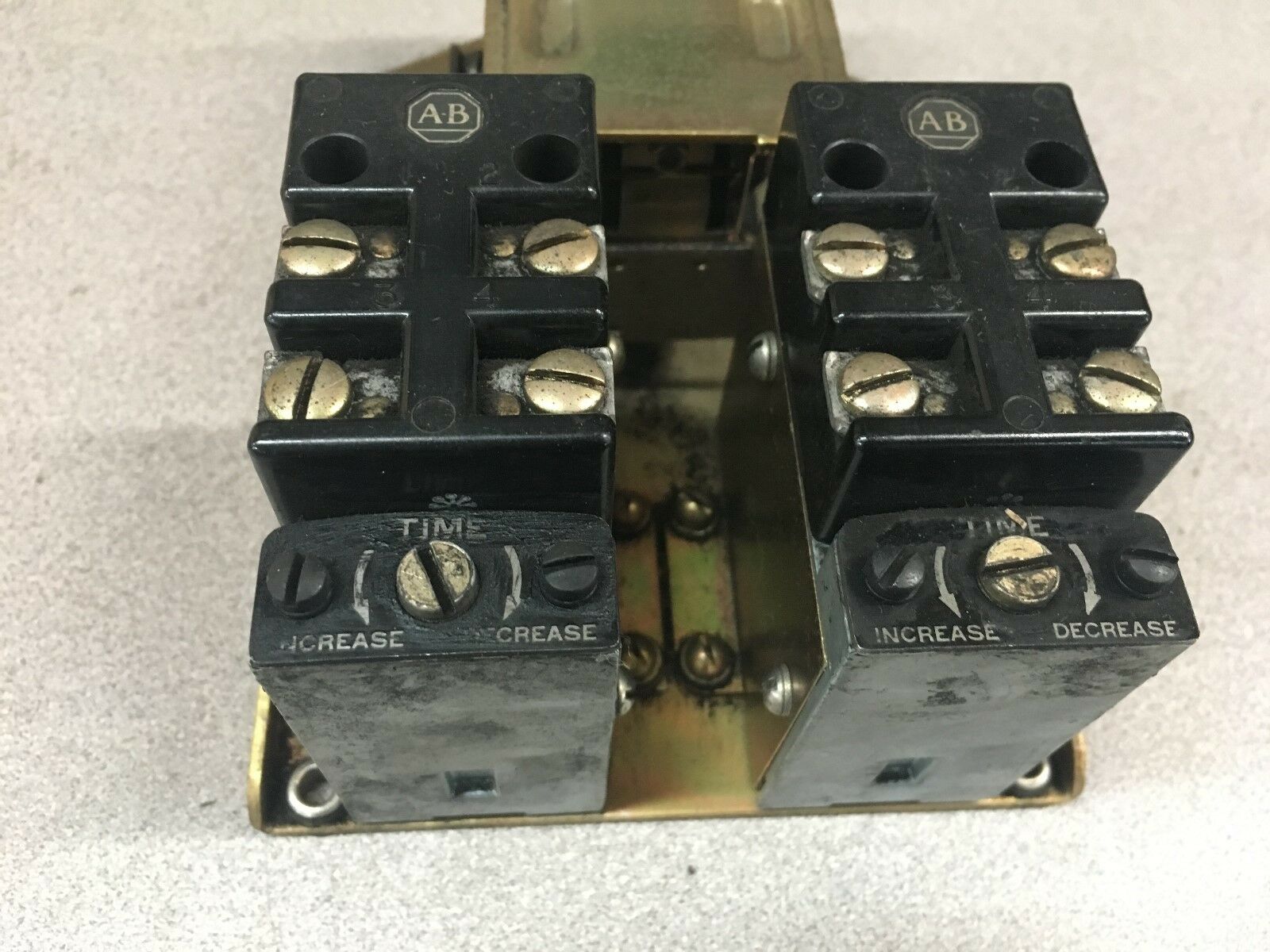 NEW NO BOX ALLEN-BRADLEY PNEUMATIC TIMING RELAY 849-ZOD122 SERIES B