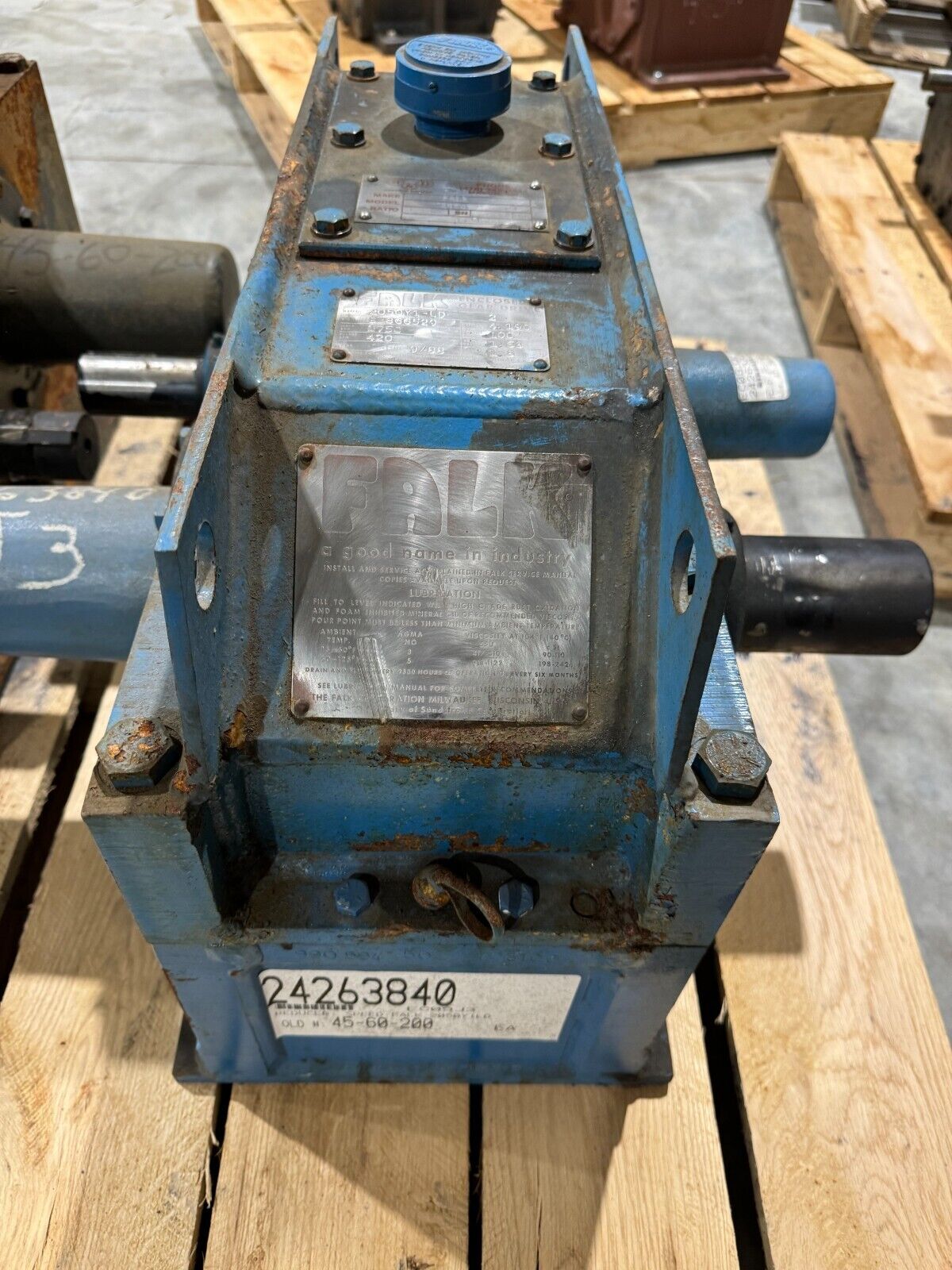 FALK ENCLOSED GEAR DRIVE SPEED REDUCER 4.190 RATIO 2050Y1-LD 2