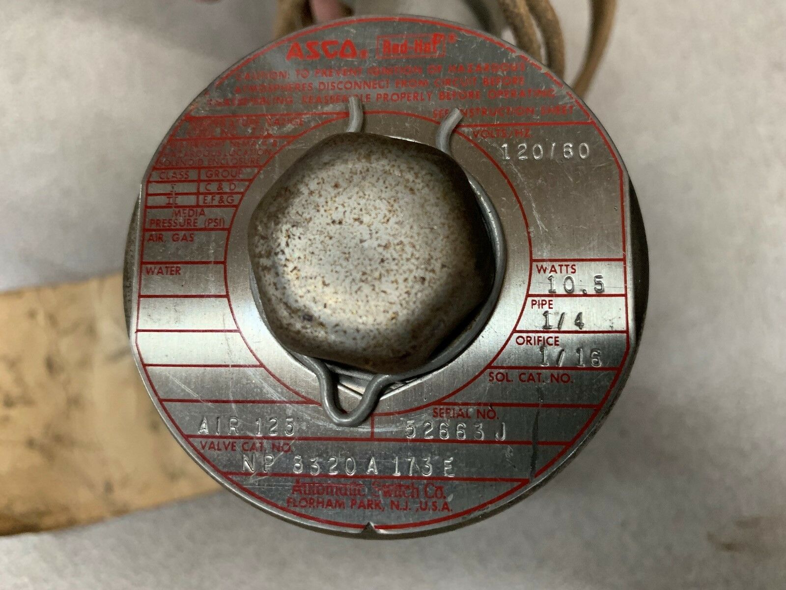 NEW NO BOX ASCO RED-HAT 1/4" PIPE SIZE VALVE 120/60V. 3-WAY NP8320A173E