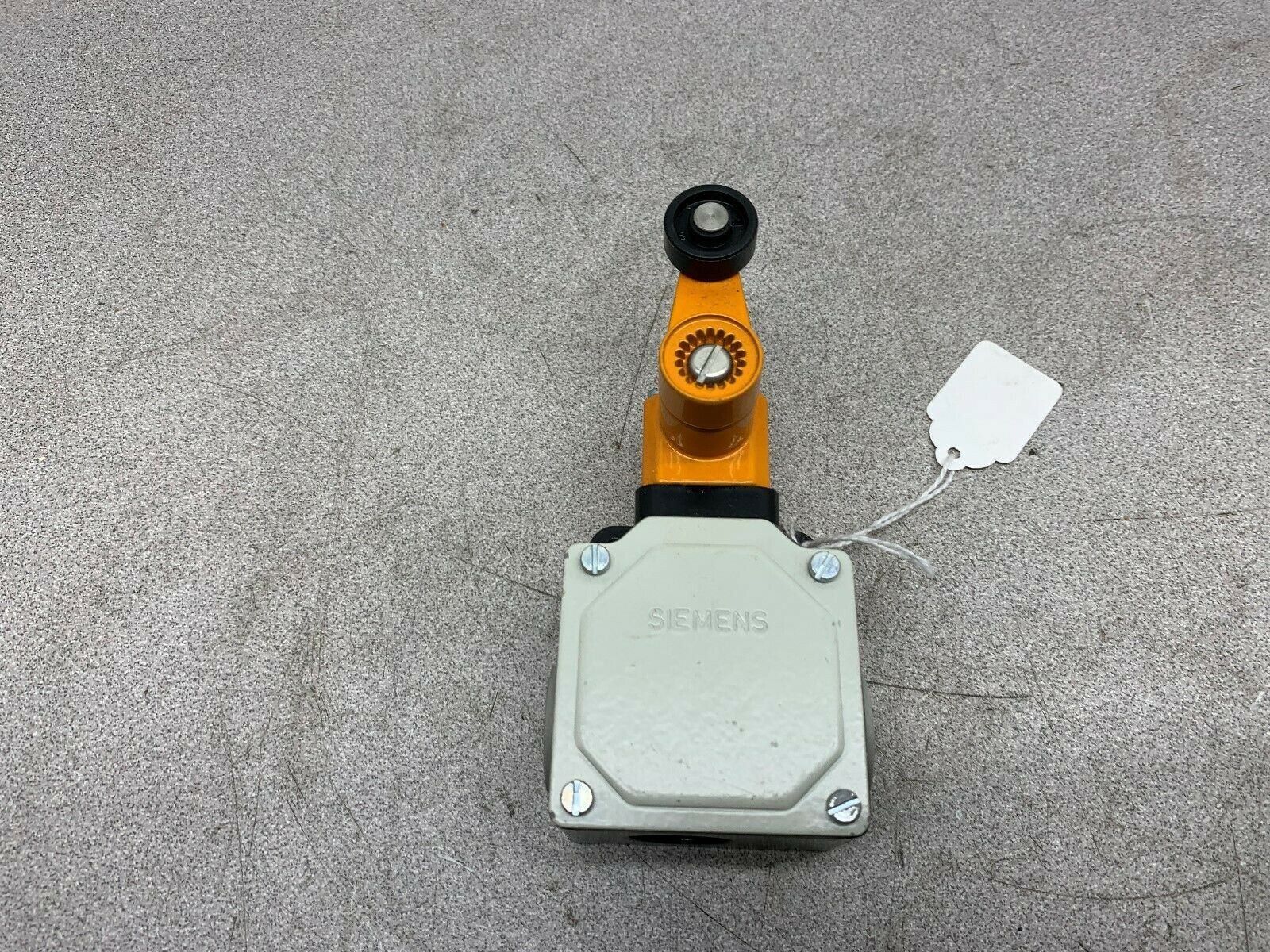 NEW NO BOX SIEMENS SWITCH 3SE3 100-1GW...LB