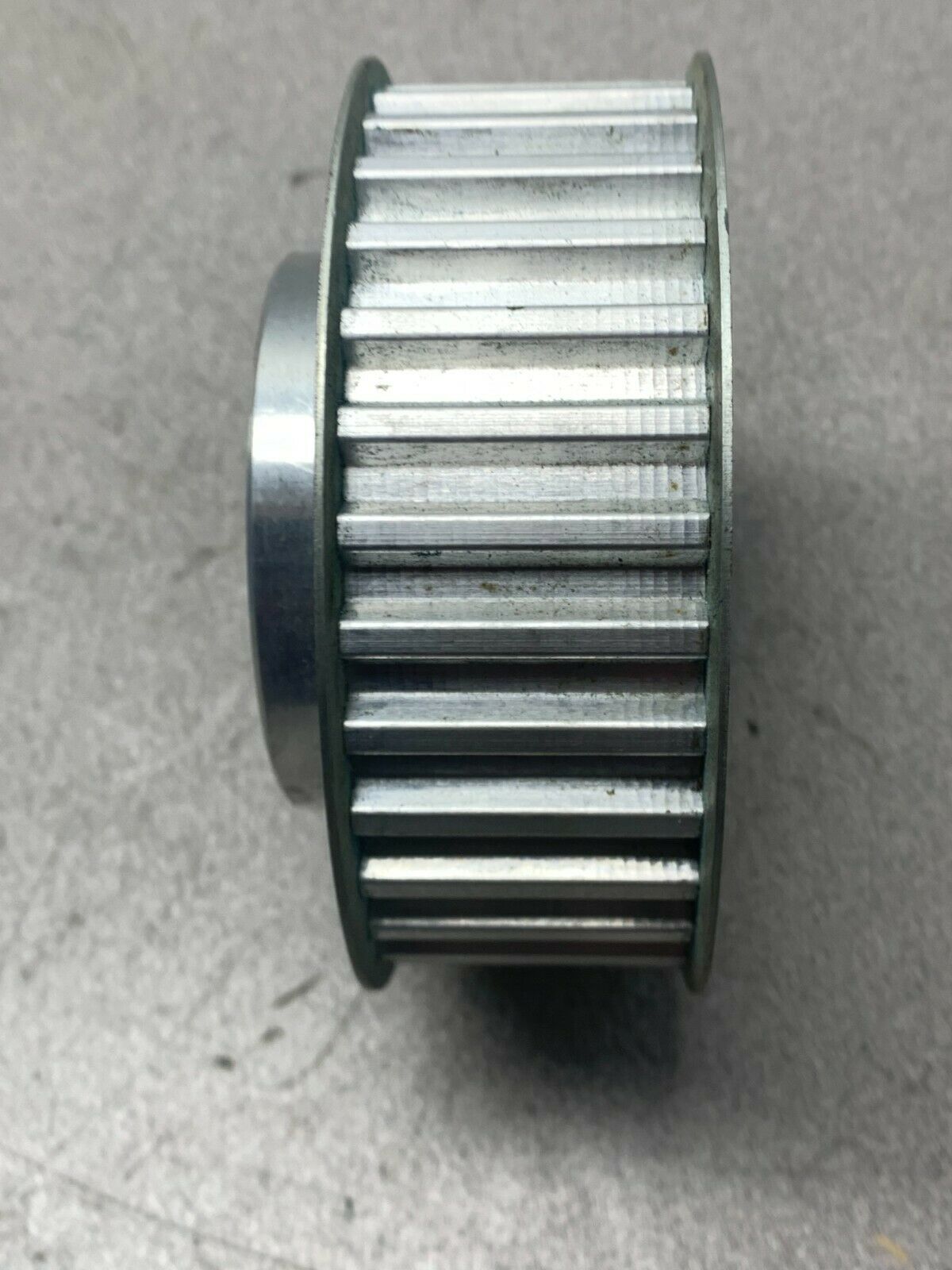 NEW NO BOX AMETRIC PULLEY 47T10/32