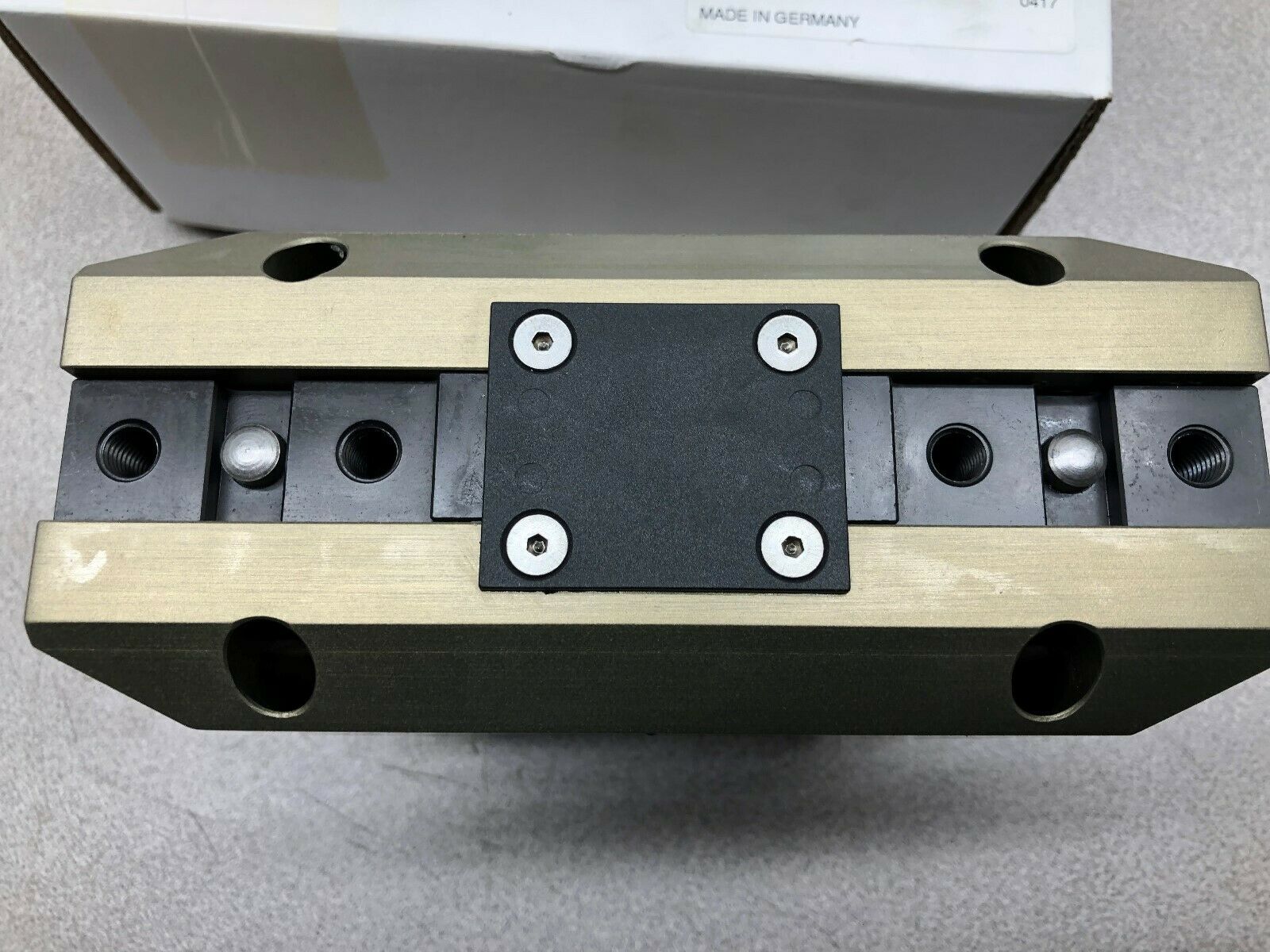 NEW IN BOX SCHUNK 2 FINGER PNEUMATIC CLAMP PGN 160/2 AS / 0370454