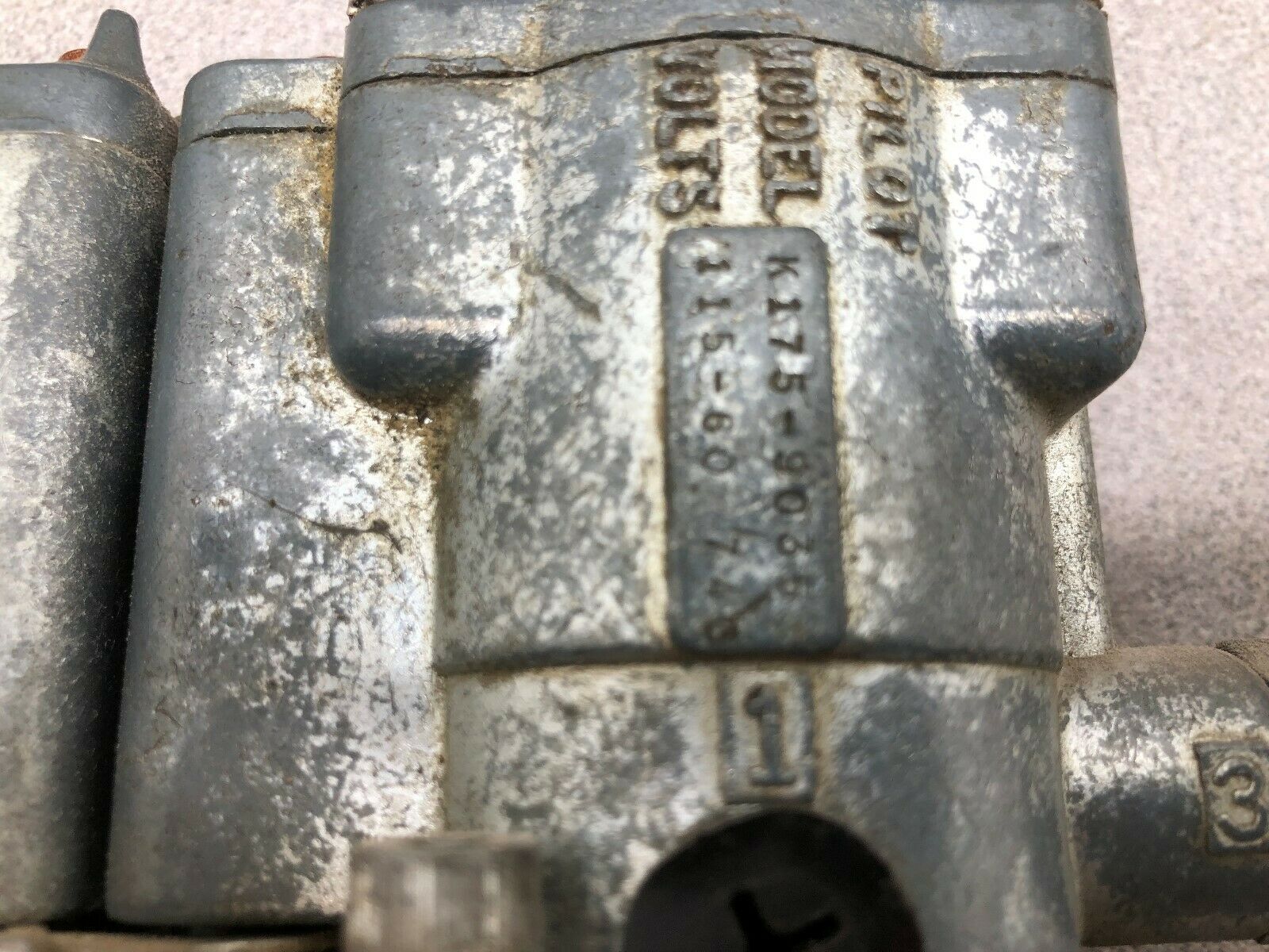 USED SCHRADER BELLOWS 115 VAC COIL PNEUMATIC SOLENOID VALVE 415-29-102