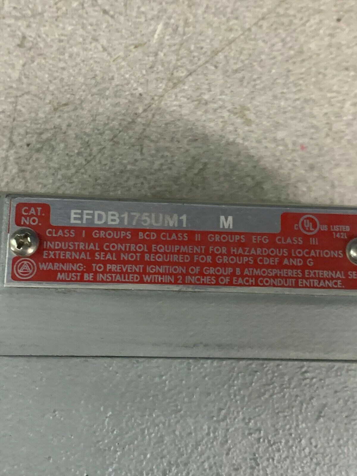 NEW NO BOX APPELTON PUSH BUTTON ENCLOSURE EFDB175UM1 M