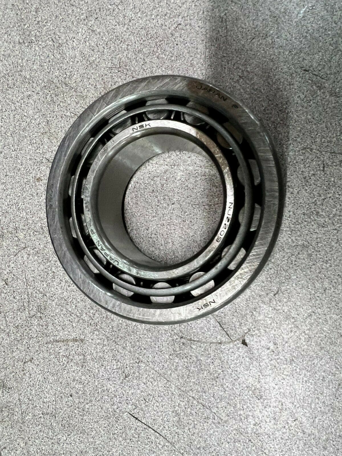 NEW IN BOX NSK 2209 NU2209 CYLINDRICAL ROLLER BEARING NJ2209W
