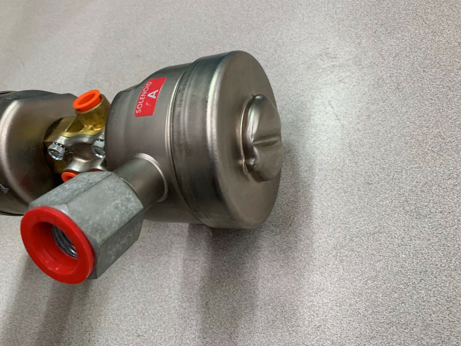 NEW NO BOX ASCO RED HAT SOLENOID VALVE 3/8" PIPE SIZE 125VDC COIL NPK 8342 B23E