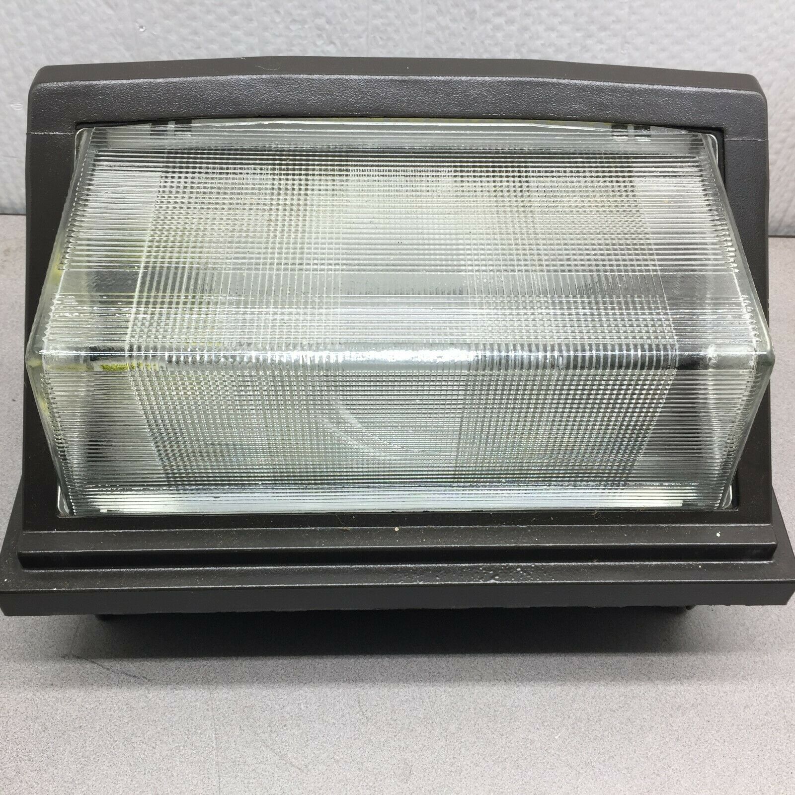 NEW IN BOX LUMARK LIGHTING WALL MOUNT LIGHT MVWL-100-MT-U