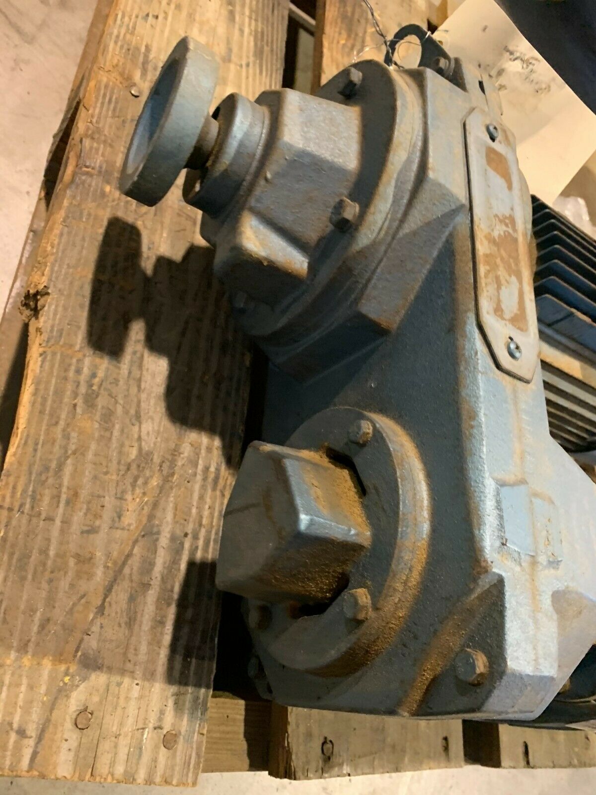 NEW SEW-EURODRIVE GEARMOTOR VUF01DT80N4 GEAR REDUCER R40VU01DT80N4