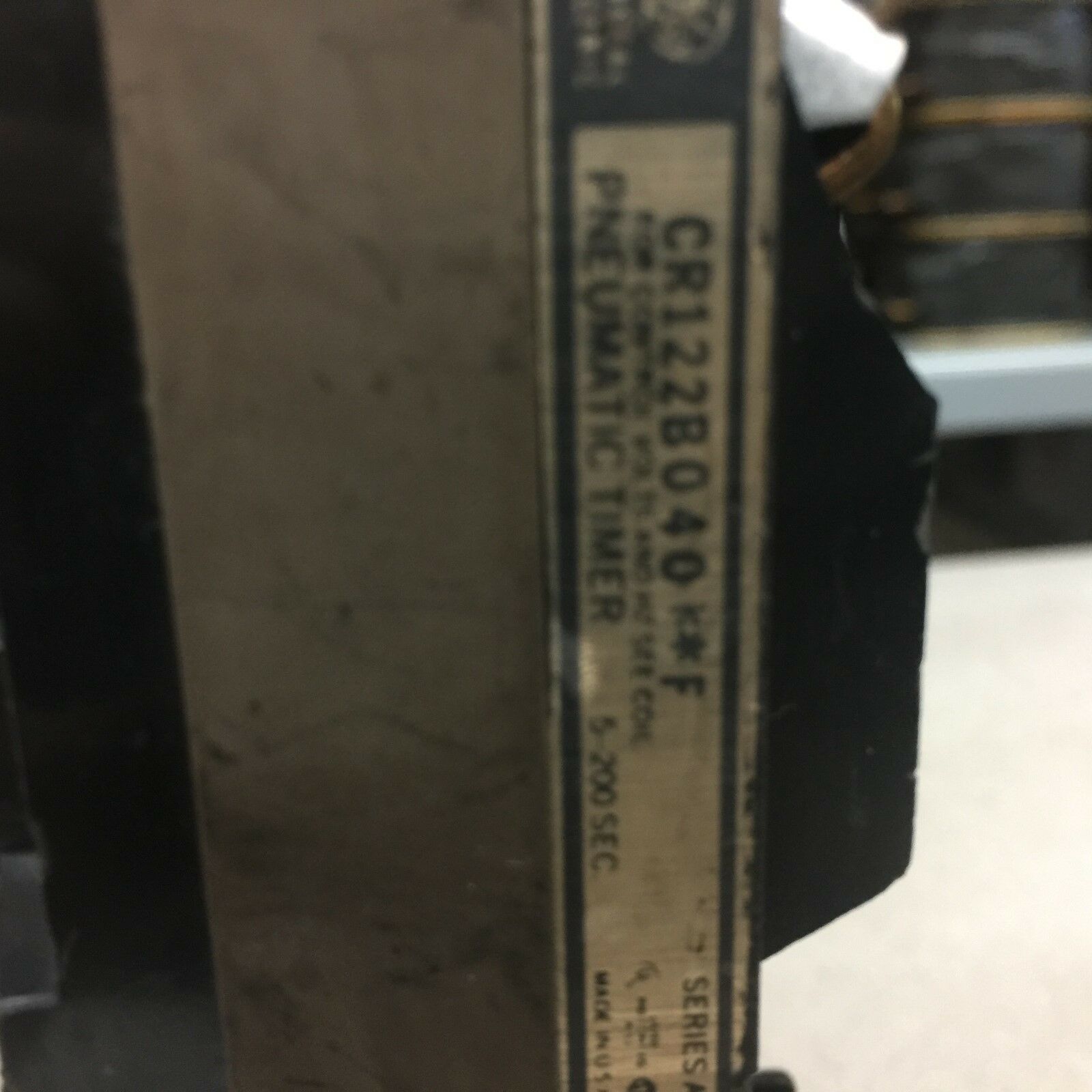 NEW NO BOX GE PNEUMATIC TIMER 5-200 SEC 115 V COIL CR122B040**F