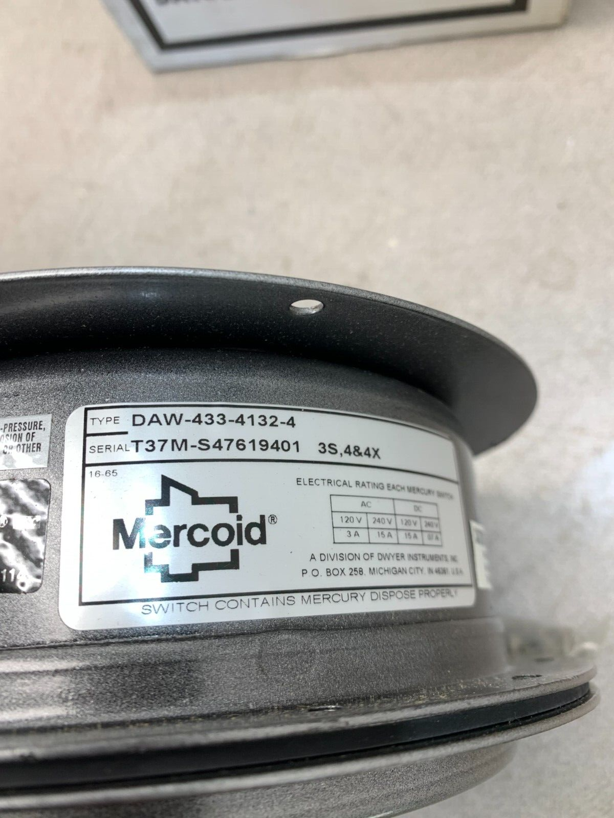 NEW MERCOID PRESSURE SWITCH DAW-433-4132-4