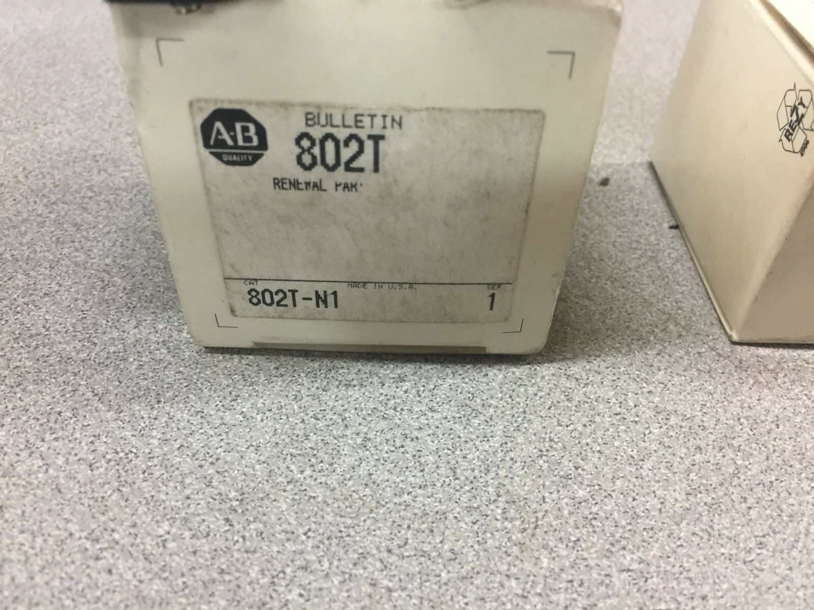 NEW IN BOX (LOT OF 2) ALLEN BRADLEY LIGHT KIT, INDICATING LAMP/COVER KIT 802T-N