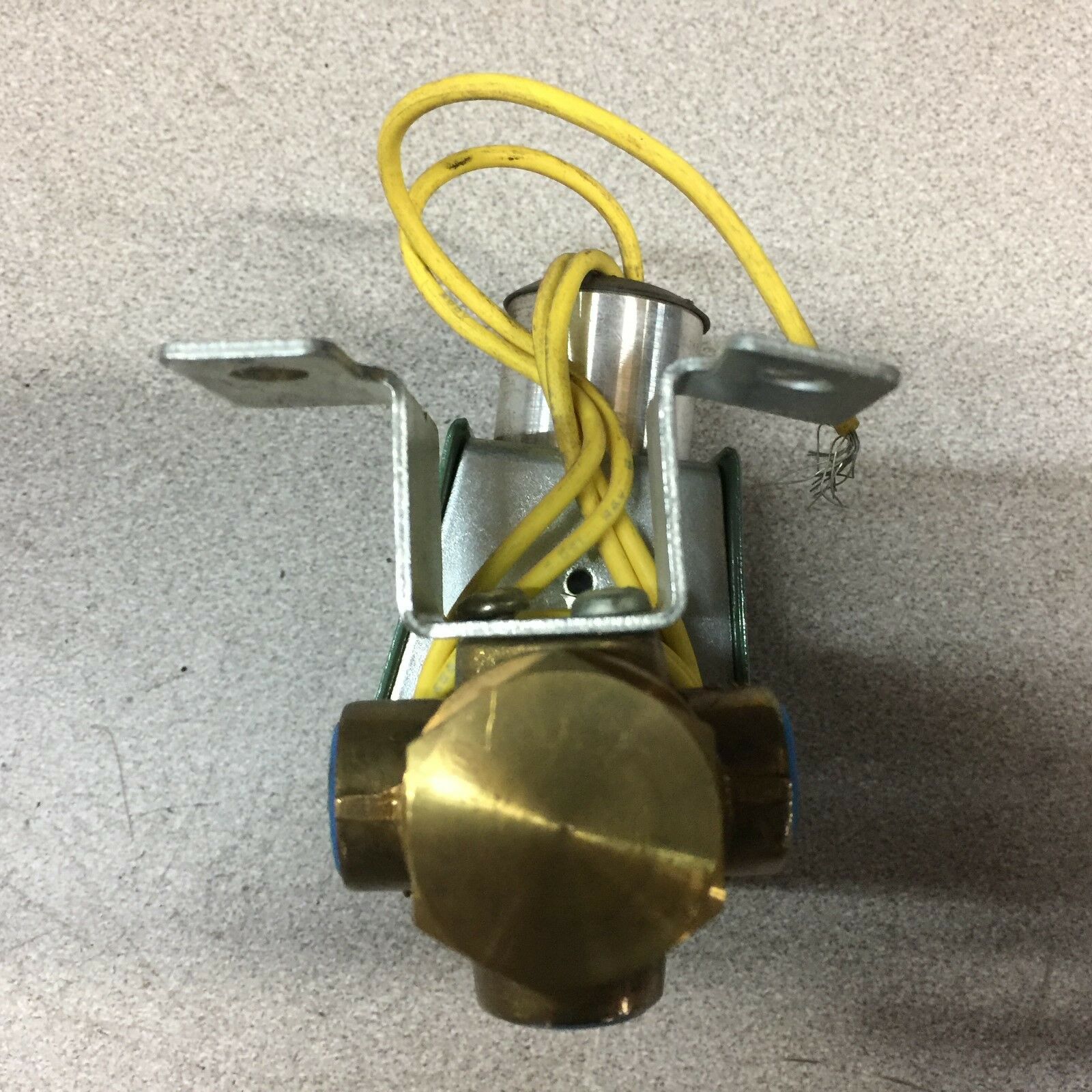 NEW NO BOX ASCO 1/4NPT 60PSI 24VDC SOLENOID VALVE THT8320B174VMB