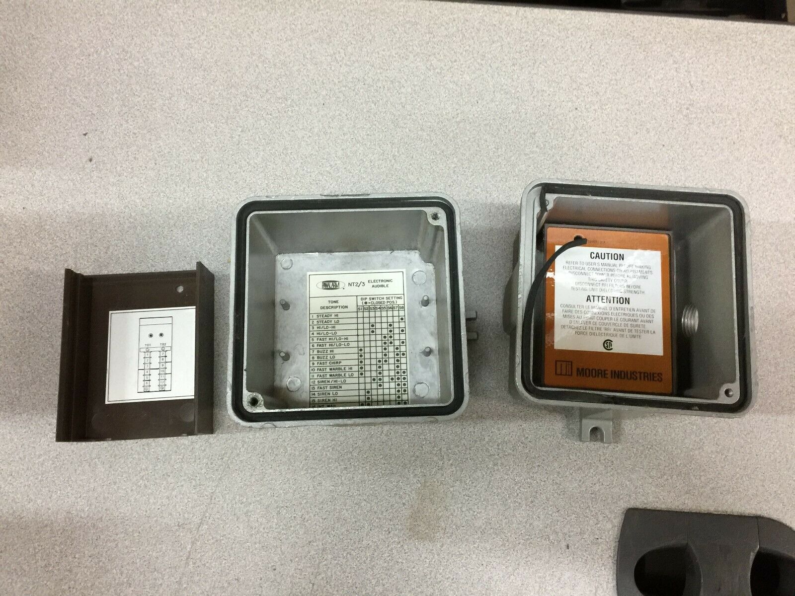 NEW NO BOX LOT OF 2 MOORE INDUSTRIES PANALARM AUDIBLE HORN/ALARM ENCLOSURE NT2/3