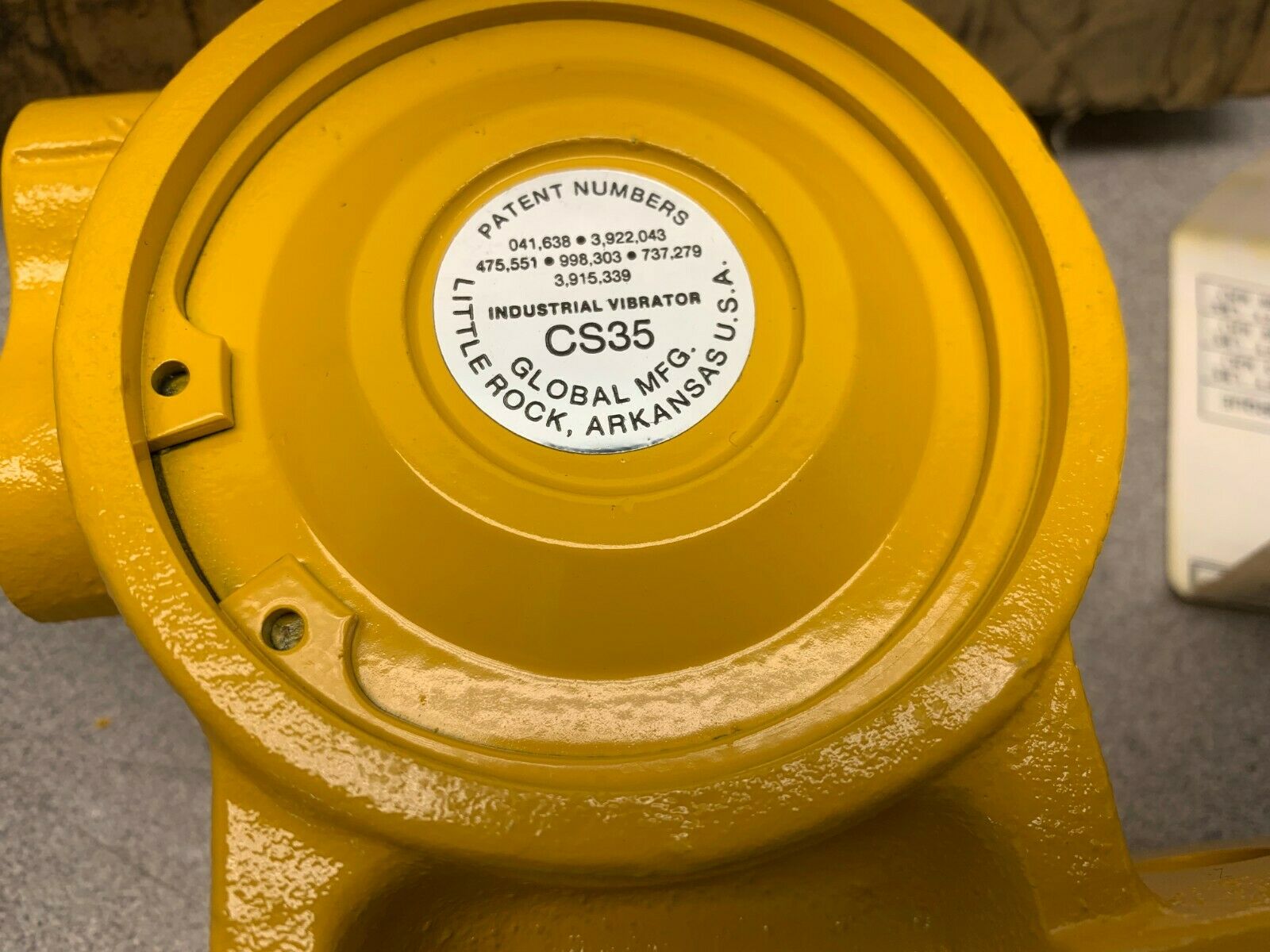 NEW IN BOX GLOBAL MANUFACTURING CS35 INDUSTRIAL VIBRATOR 10054