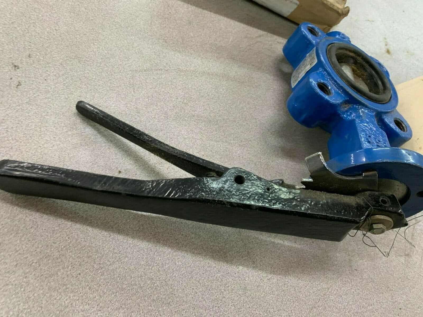 NEW NO BOX FNW 2" BUTTERFLY VALVE FNW732E