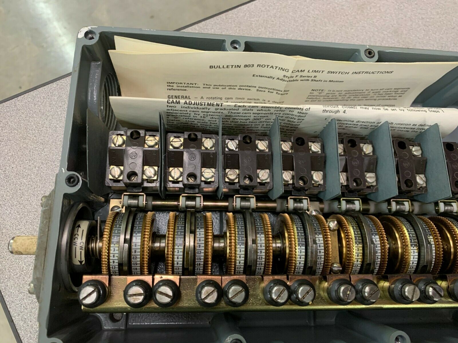 NEW NO BOX ALLEN-BRADLEY ROTARY CAM LIMIT SWITCH 803-F1212X SERIES B