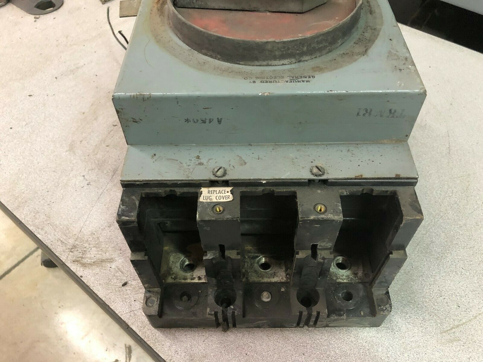 USED GE 800 AMP 3 POLE 600 VAC BREAKER WITH TKMR1 HANDLE TKM836F000 / TKMR1