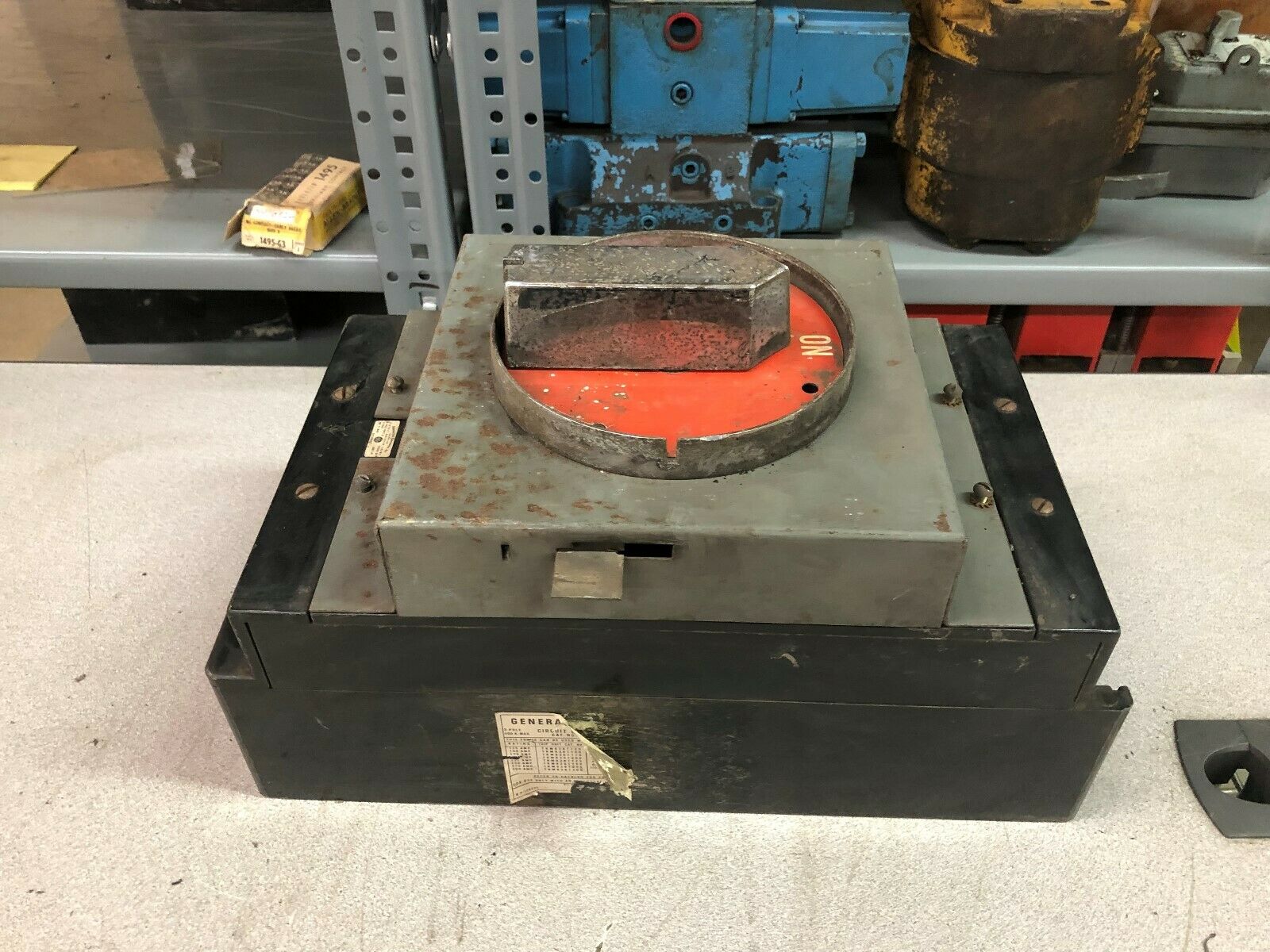 USED GE 350 AMP 3 POLE 600 VAC BREAKER WITH TKMR1 HANDLE TKM436F000 / TKMR1