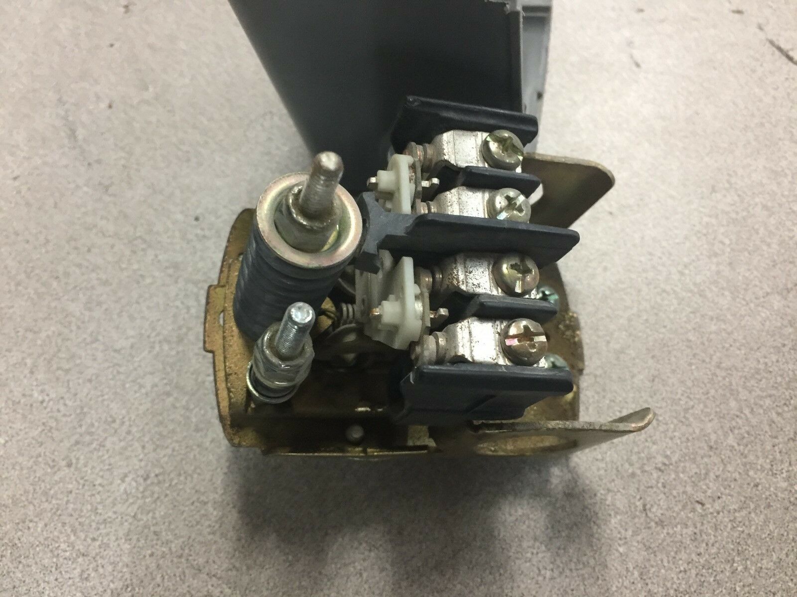 NEW NO BOX SQUARE D PRESSURE SWITCH 20-40PSI 9013 FSG2S26