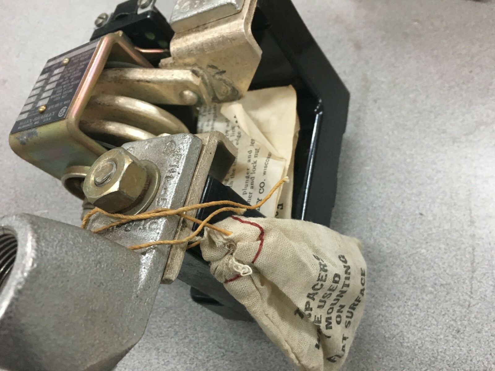 NEW IN BOX ALLEN-BRADLEY INSTANTANEOUS TRIP CURRENT RELAY 809-A28E SERIES A