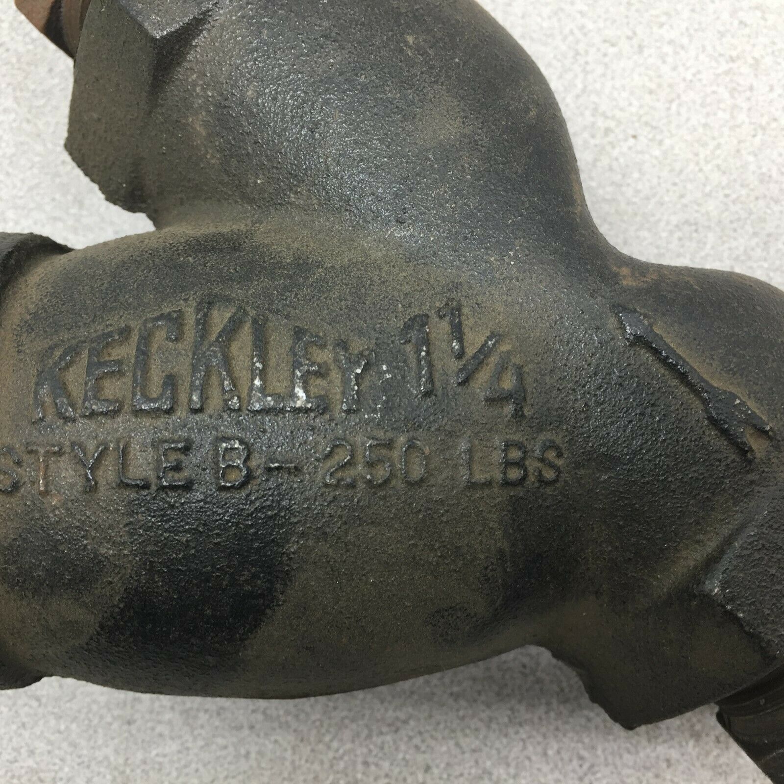 NEW NO BOX KECKLEY 1 1/4 NPT STYLE B STRAINER B-250 LBS