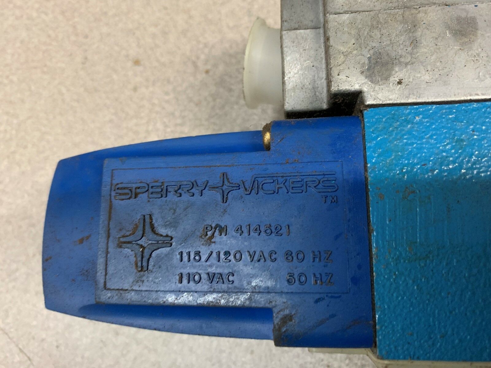 NEW NO BOX SPERRY VALVE DG4V30BWB10LH