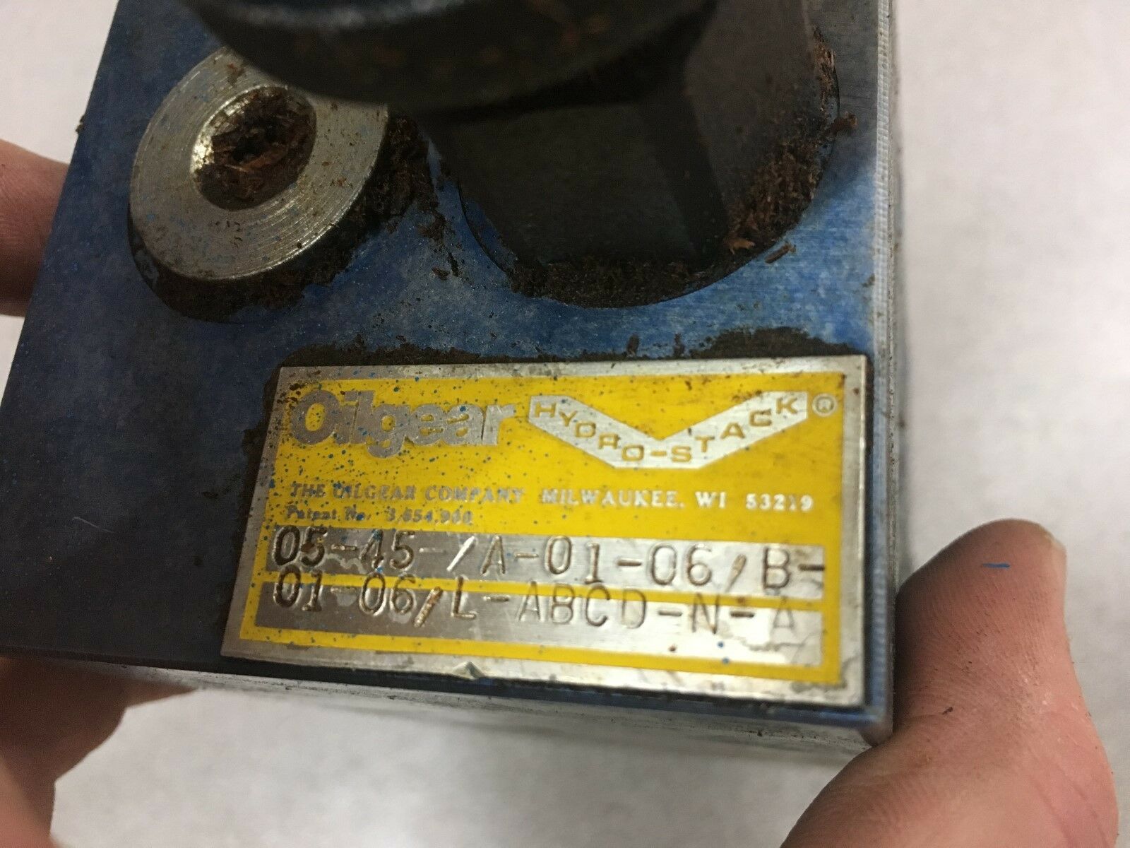 NEW NO BOX OILGEAR HYDRAULIC VALVE 05-45-/A-01-06/B-01-06/L-ABCD-N-A