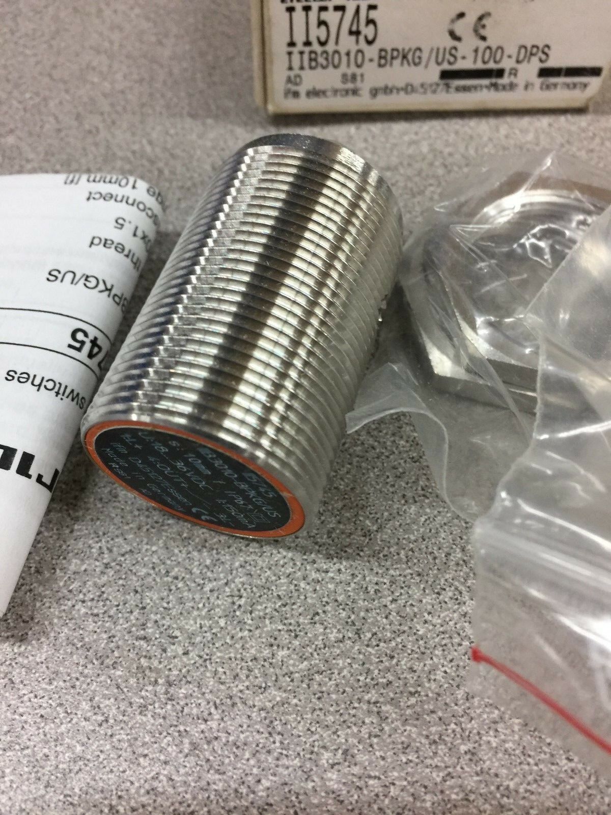 NEW IN BOX IFM EFECTOR 100 II5745 PROXIMITY SWITCH IIB3010-BPKG/US-100-DPS