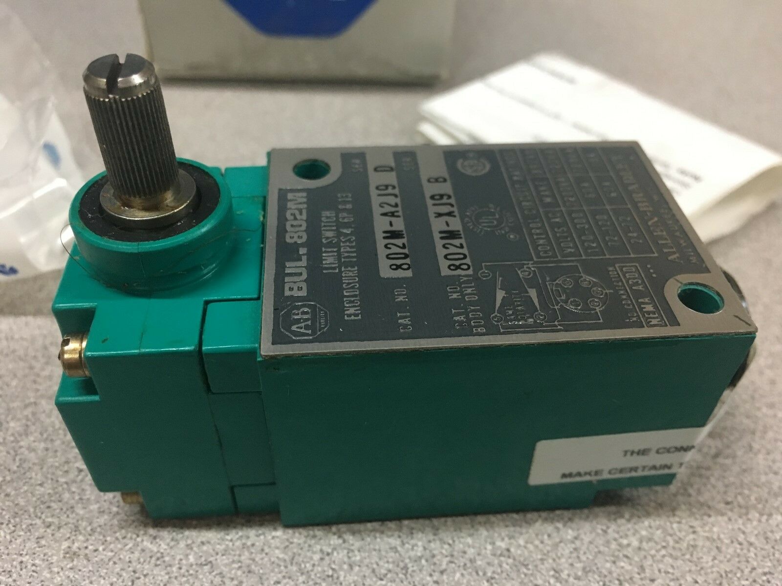 NEW IN BOX ALLEN BRADLEY LIMIT SWITCH 802M-A2J9 SERIES D