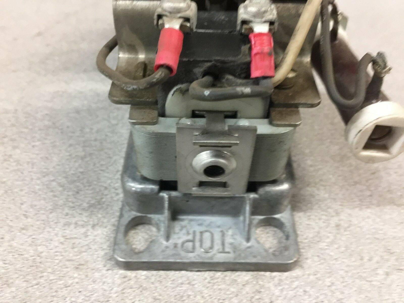 NEW NO BOX GE 125VDC RELAY CR20820B410AA41