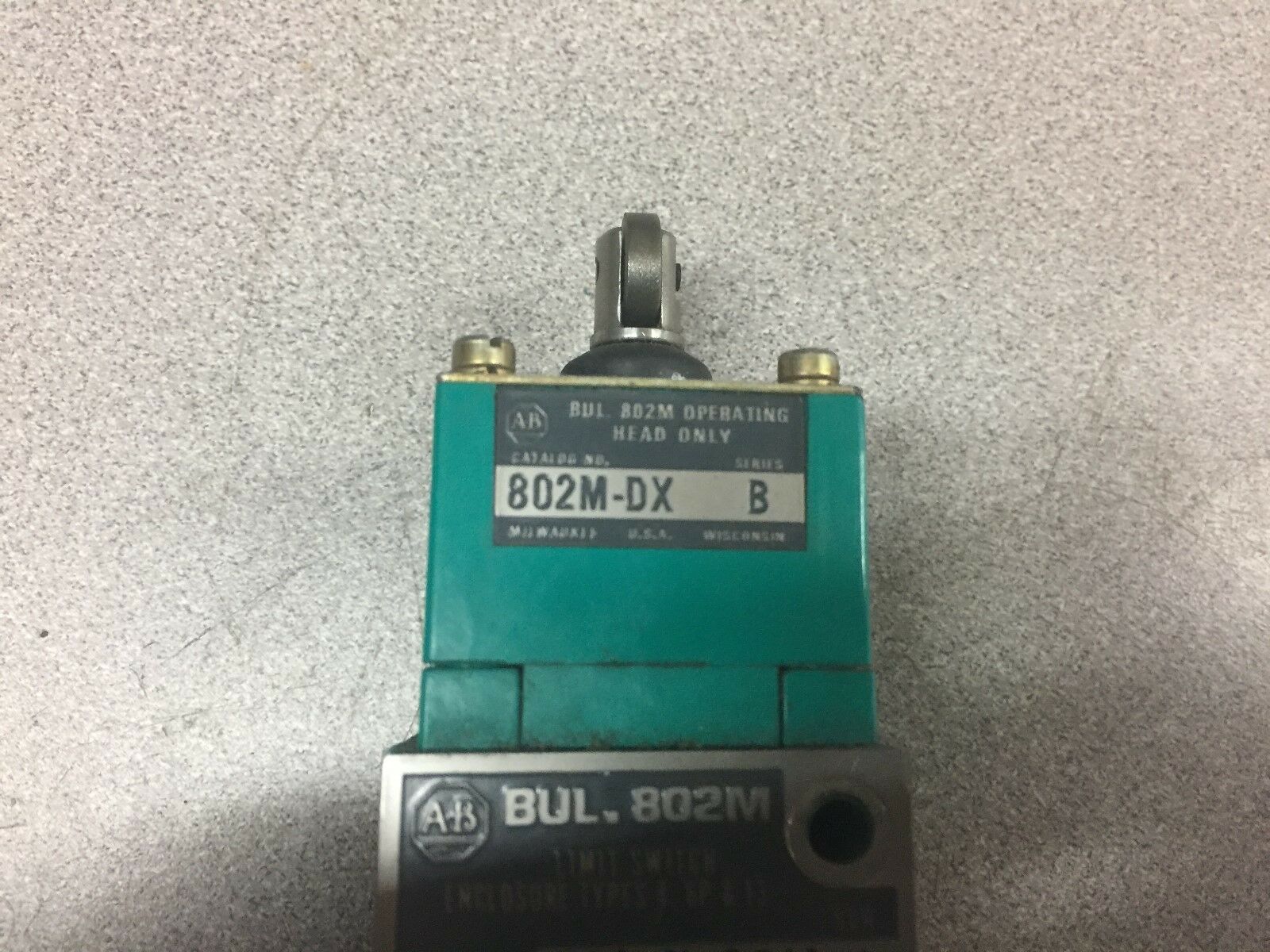 NEW NO BOX ALLEN BRADLEY LIMIT SWITCH 802M-DZJ9