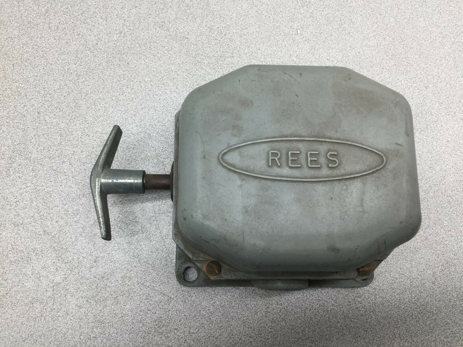 USED REES CABLE OPERATED SWITCH 15# TRIP FORCE RIGHT OR LEFT HAND 04944-000