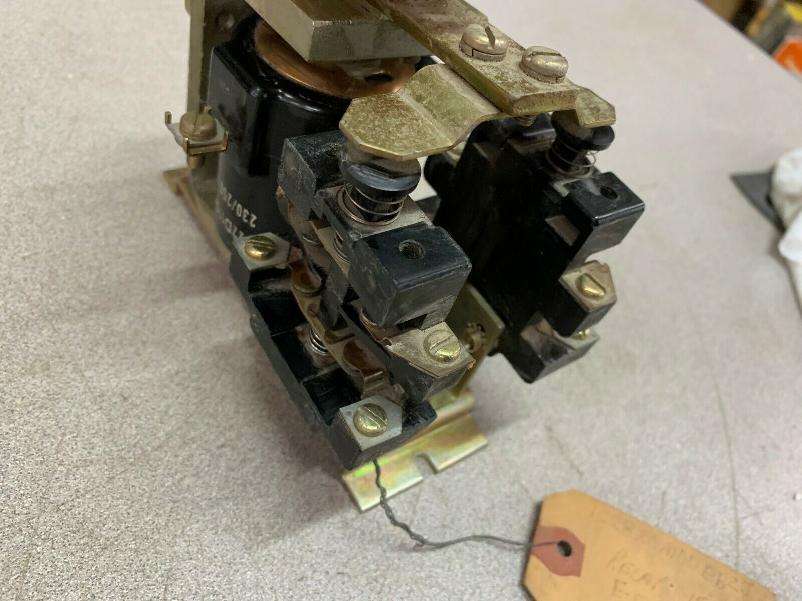 NEW NO BOX GENERAL ELECTRIC RELAY IC2820A100BB2J