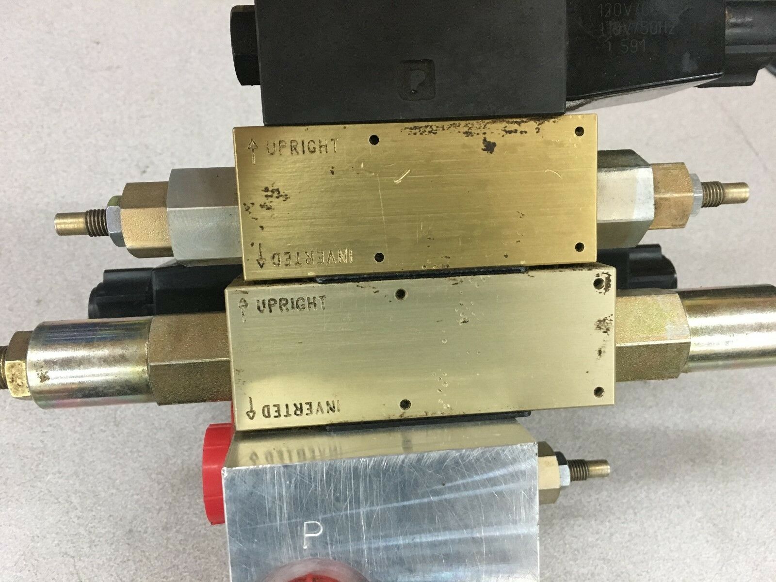 NEW HYDRAULIC VALVE ASSEMBLY PARKER D1VW004KNYW4 82 WITH D1VW020DNYW 82 MANIFOLD