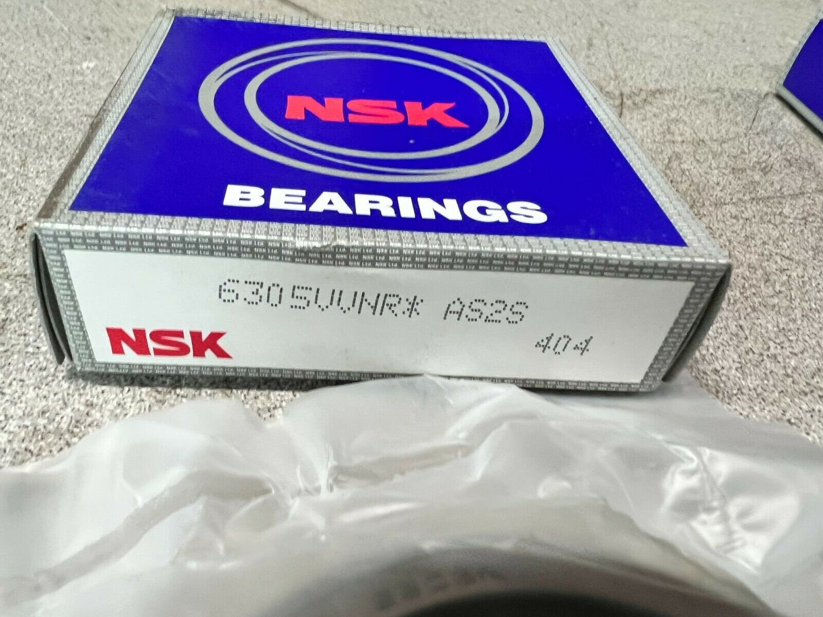 NEW IN BOX NSK 6305VVNR*AS2S BALL BEARING 6305VVNR