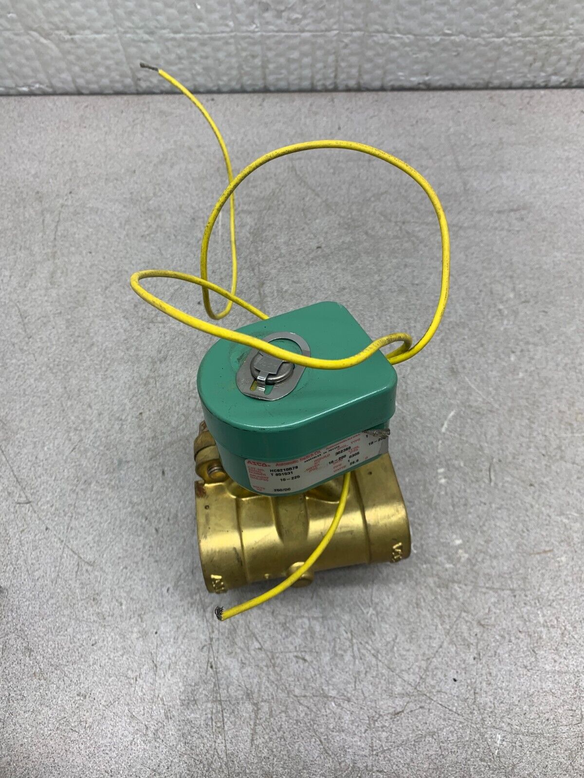 NEW NO BOX ASCO RED HAT 1" PIPE SOLENOID VALVE 250VDC. COIL HC8210B78