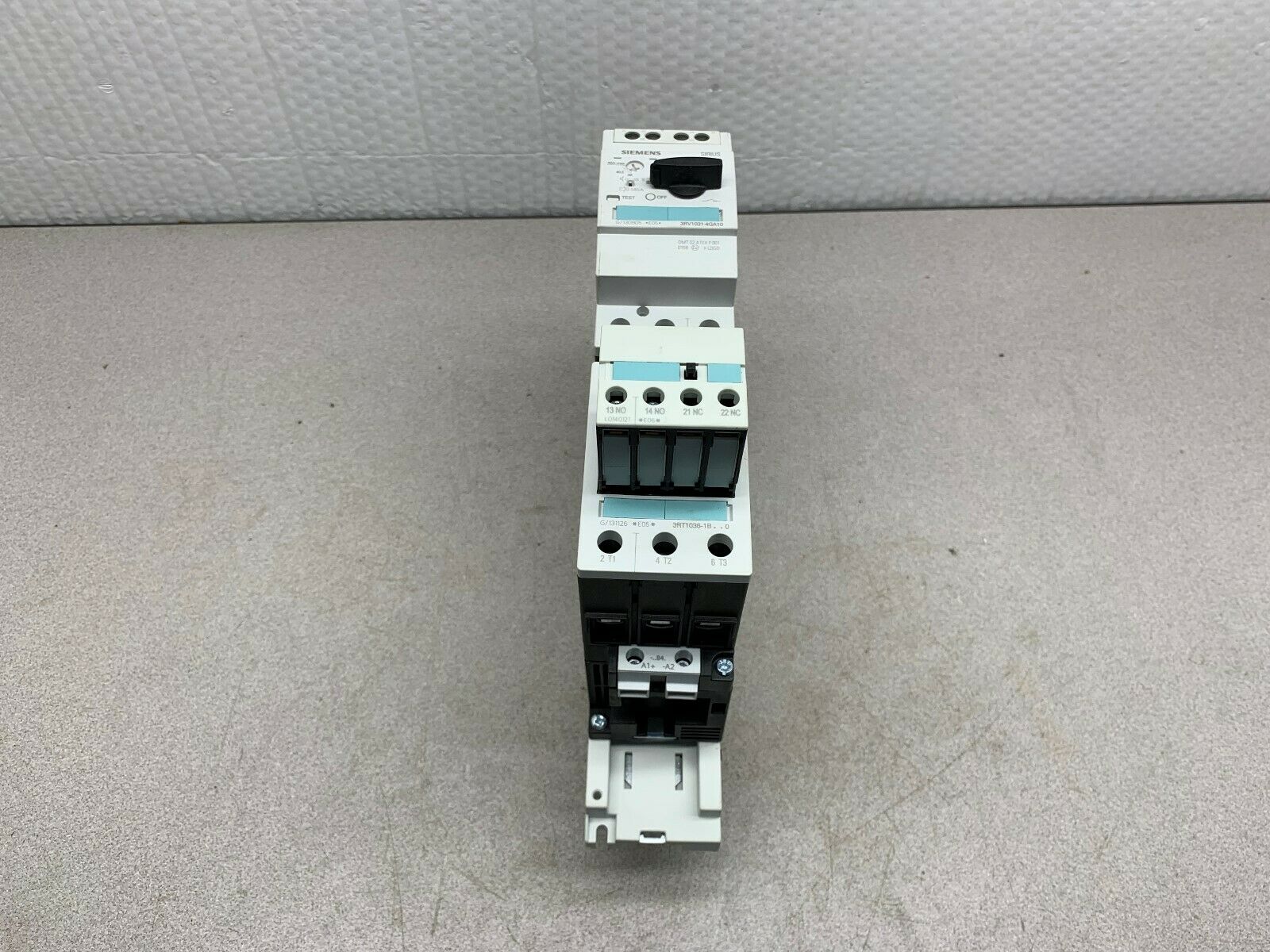 NEW TAKEOUT SIEMENS 3RV1031-4GA10 STARTER COMBINATION 3RA1130-4GB36-0BB4