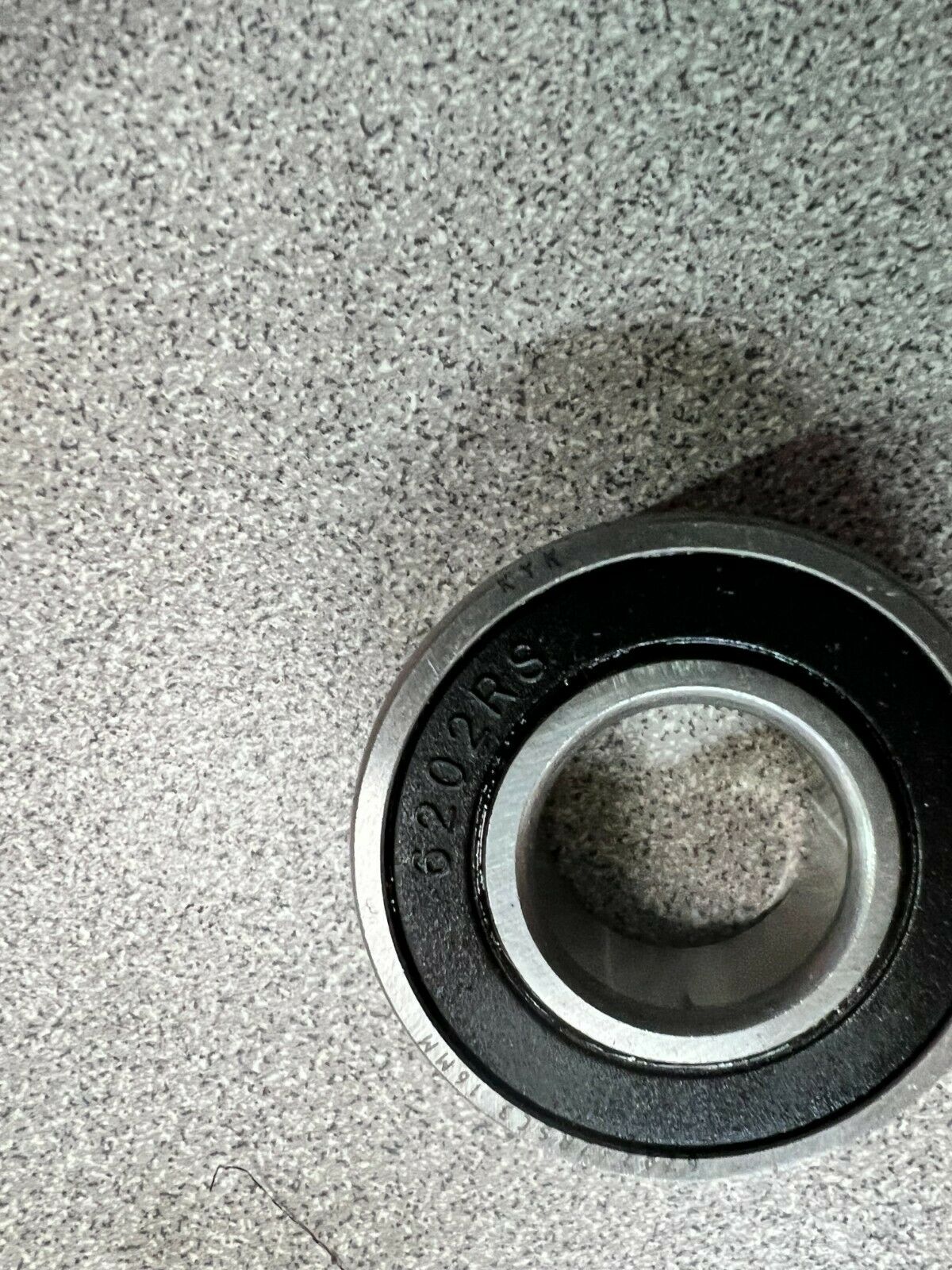 LOT OF 4 NEW IN BOX KYK 6202-2RSC316MSRI-2 6202-2RSC3 BALL BEARING 6202-2RS