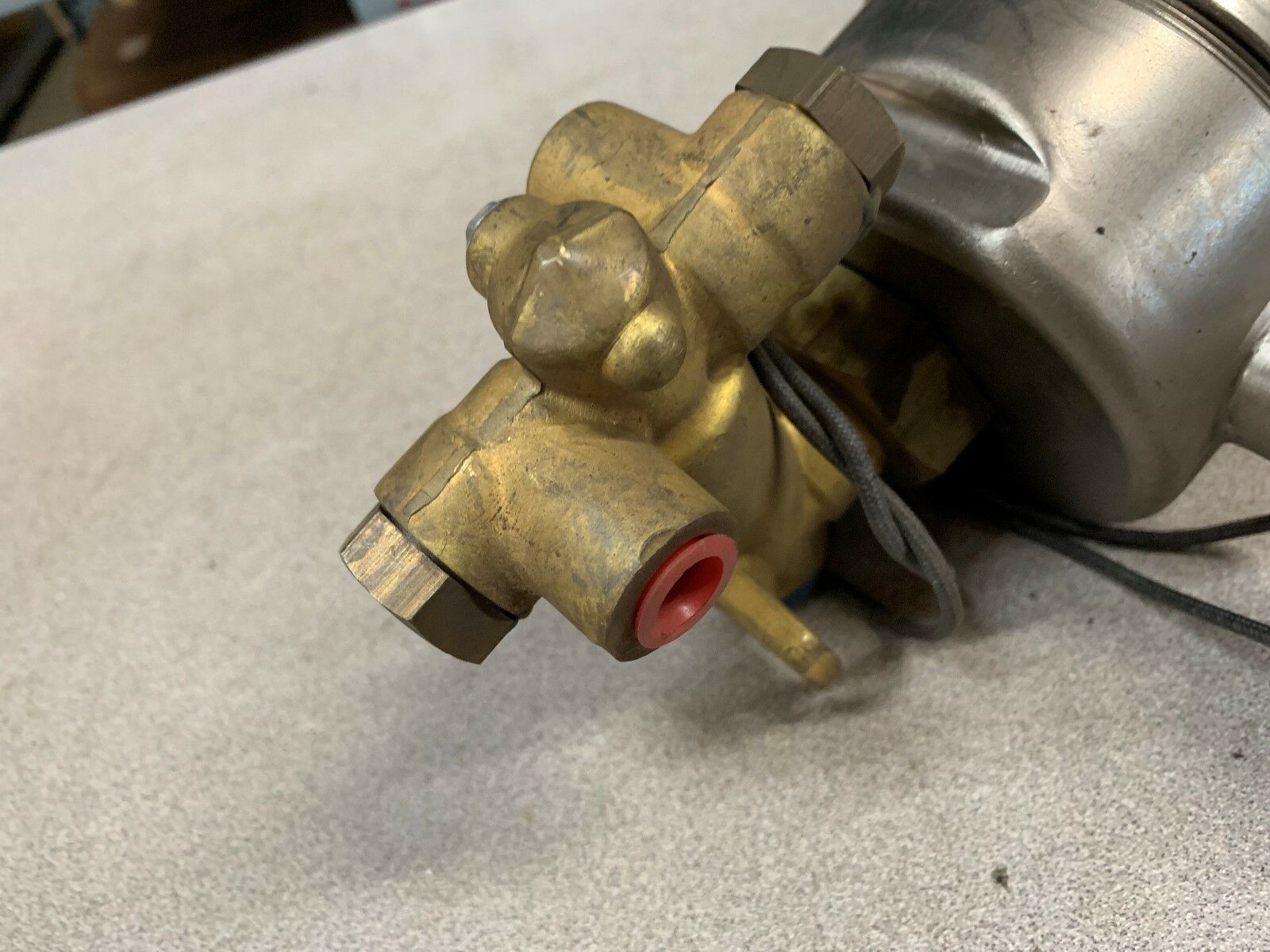 NEW NO BOX ASCO RED-HAT 125-VDC SOLENOID VALVE 1/4" EXPLOSION PROOF 2063813RVF