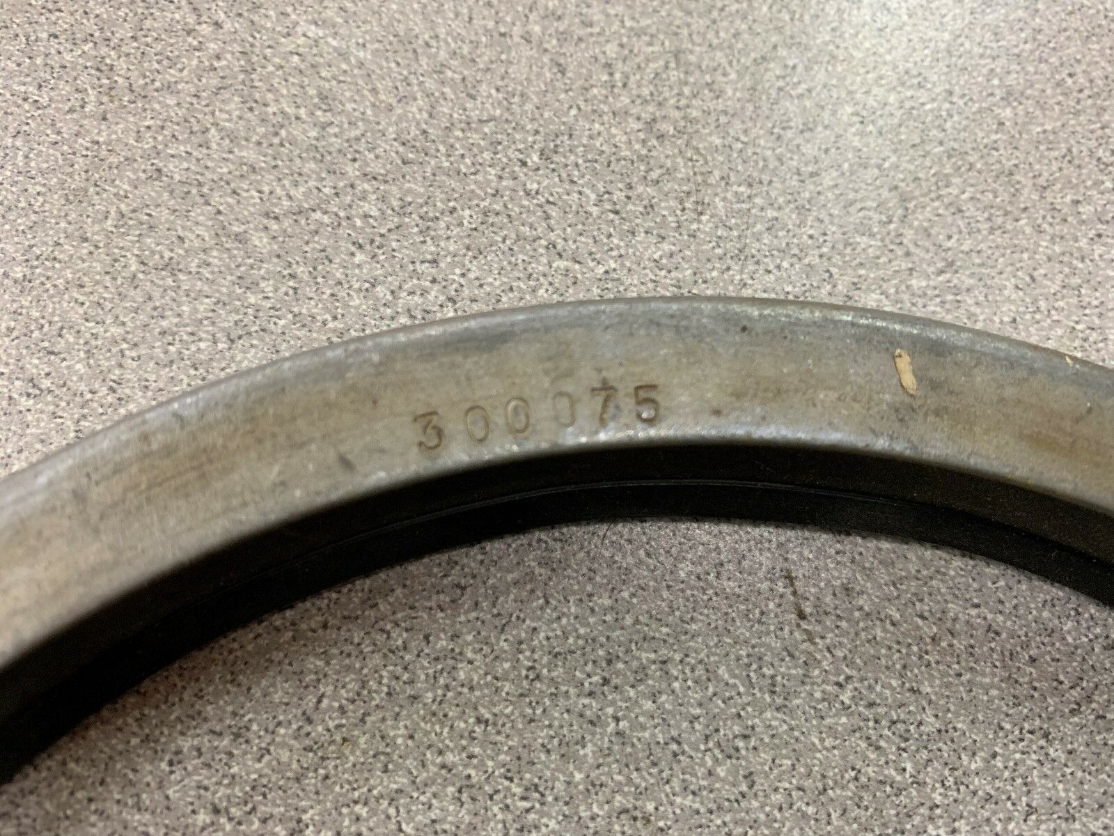 NEW NO BOX CATERPILLAR BEARING 300075