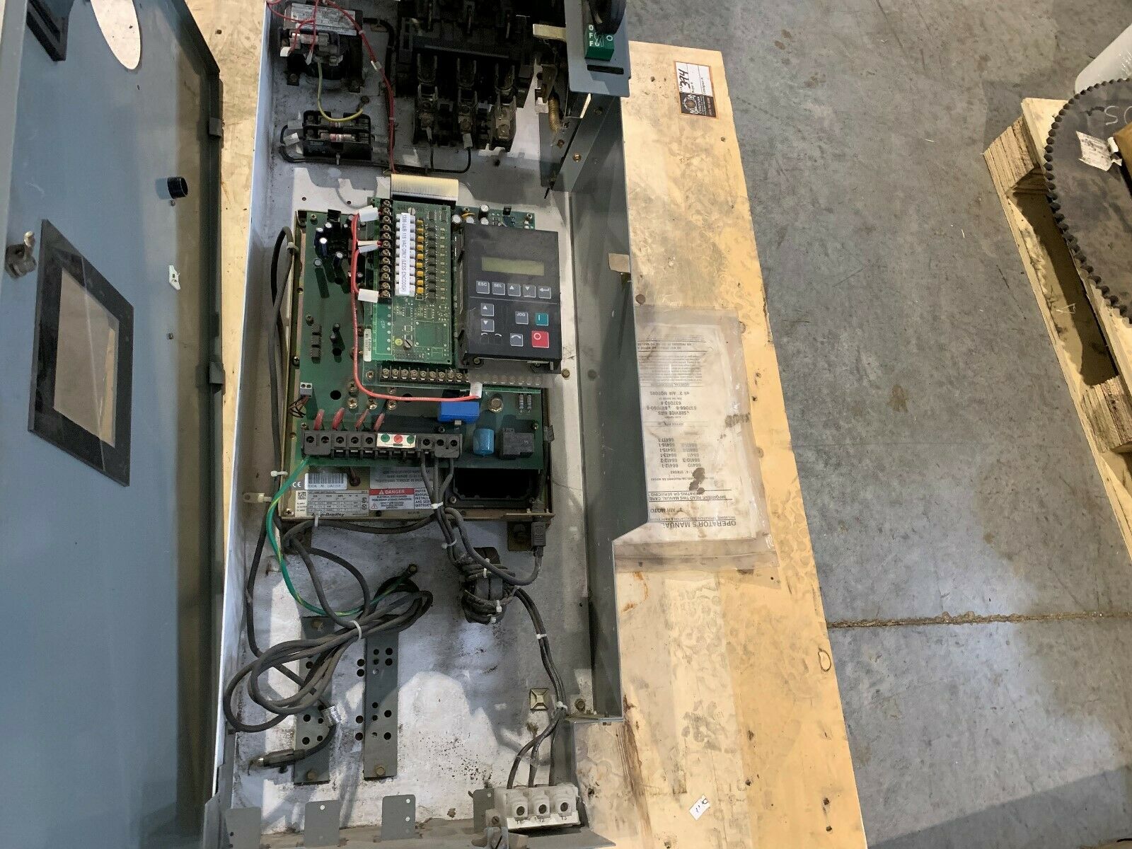 USED ALLEN-BRADLEY 7.5HP ALLEN-BRADLEY DRIVE WITH DISCONNECT 1336F-BRF75-AN-EN