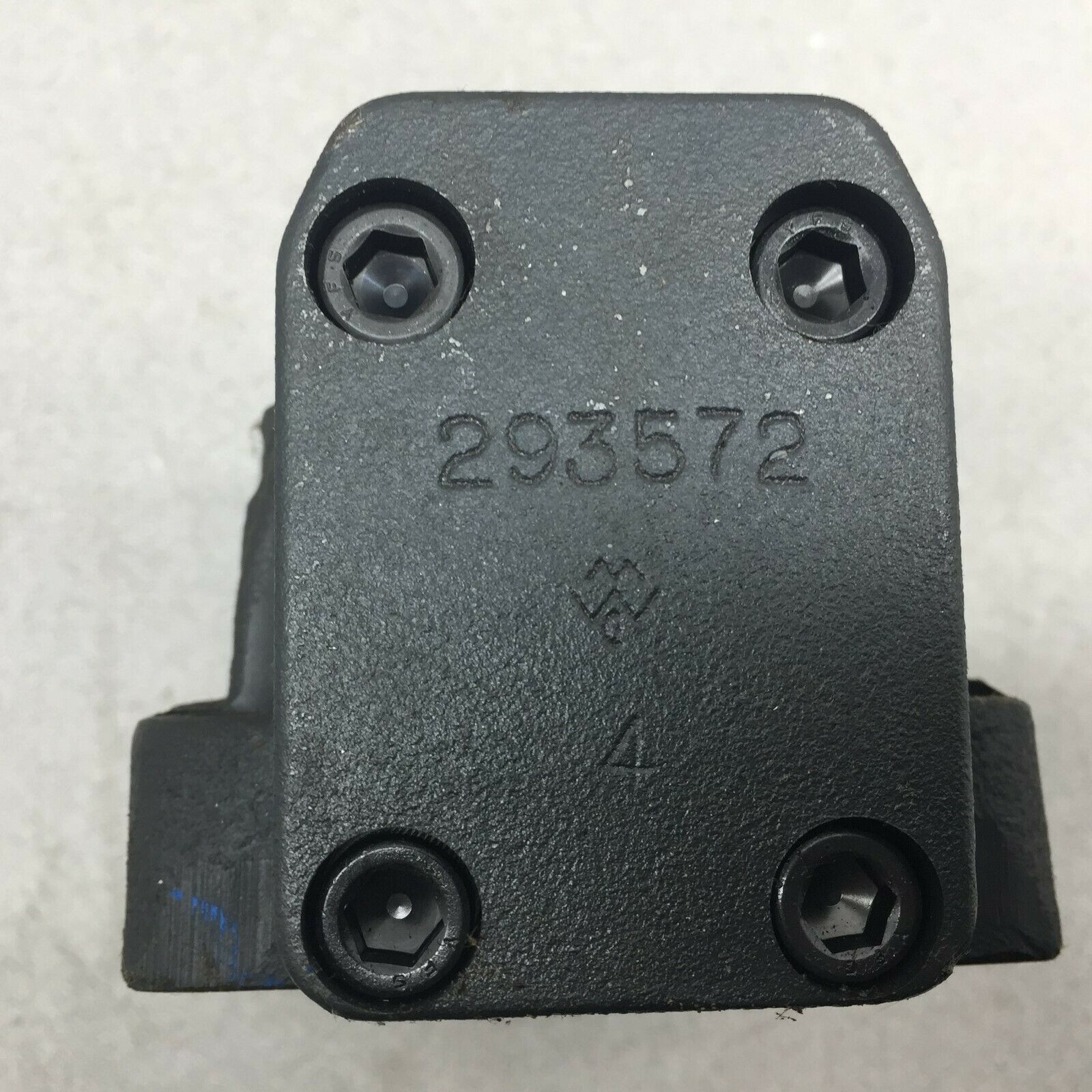 NEW NO BOX VICKERS PILOT OPERATED VALVE DG5S4-046C-T-M-FW-B5-60