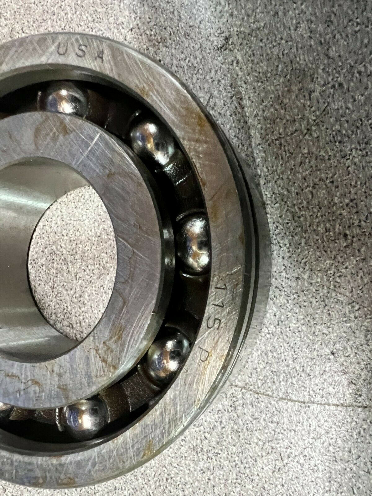 NEW IN BOX SKF ROLLER BEARING 6207/31.331NTN9/VB358