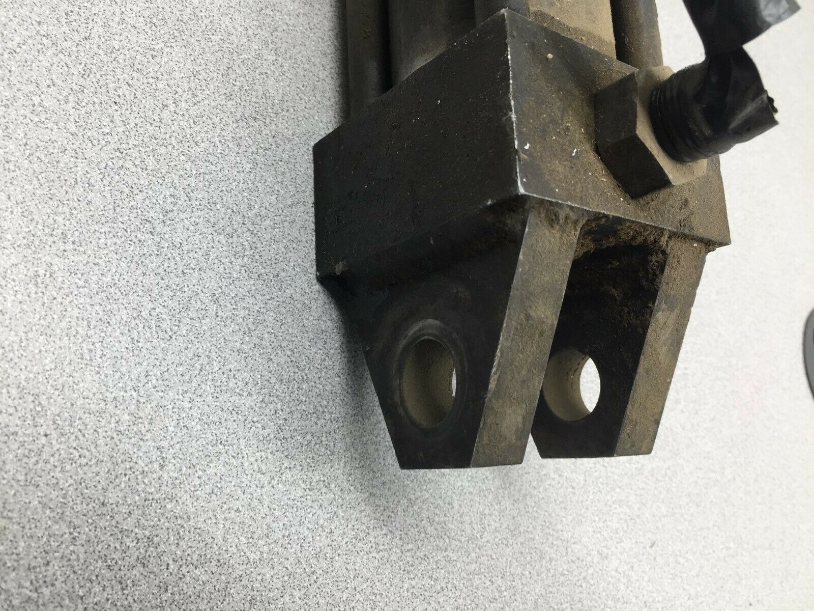 USED PARKER 2"BORE 7"STROKE 3000PSI HYDRAULIC CYLINDER 02.00 CBB-2HLTVS14C 7.00